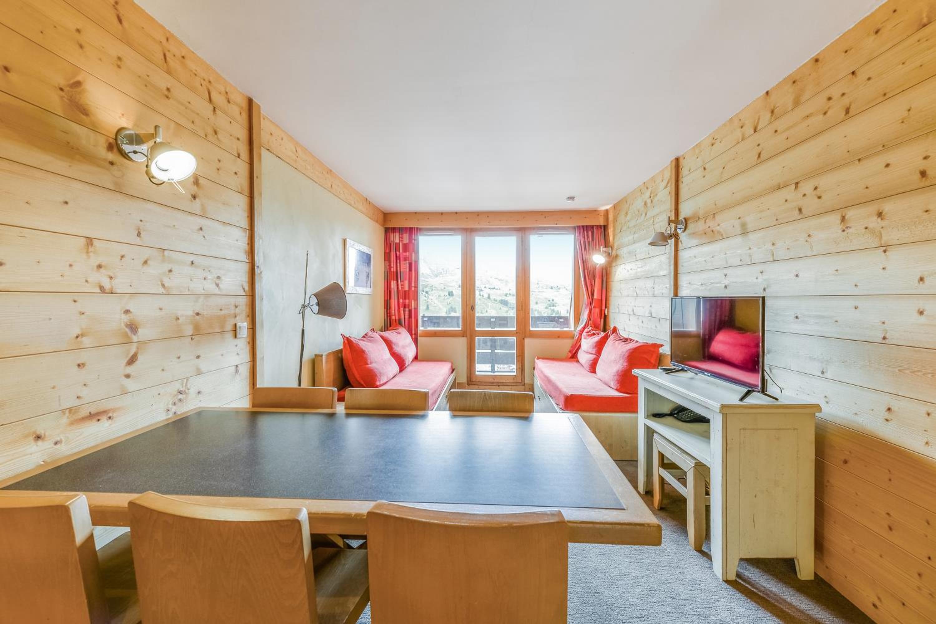 Select Two-Bedroom Apartment (7 People) photo 3