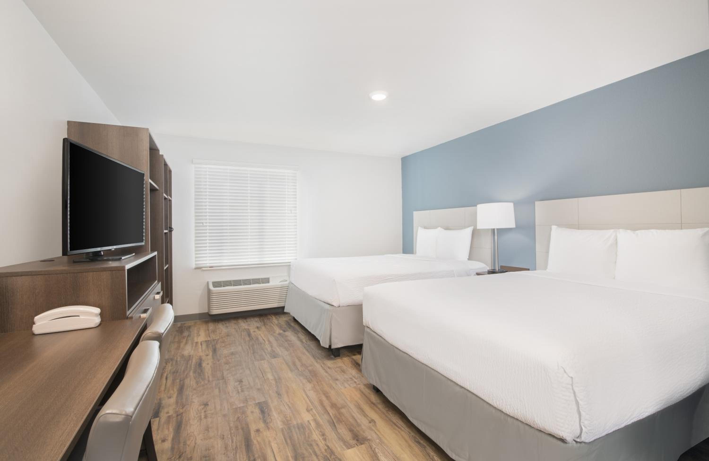 Quadruple Room with Two Queen Beds and Tub - Disability Access/Non Smoking