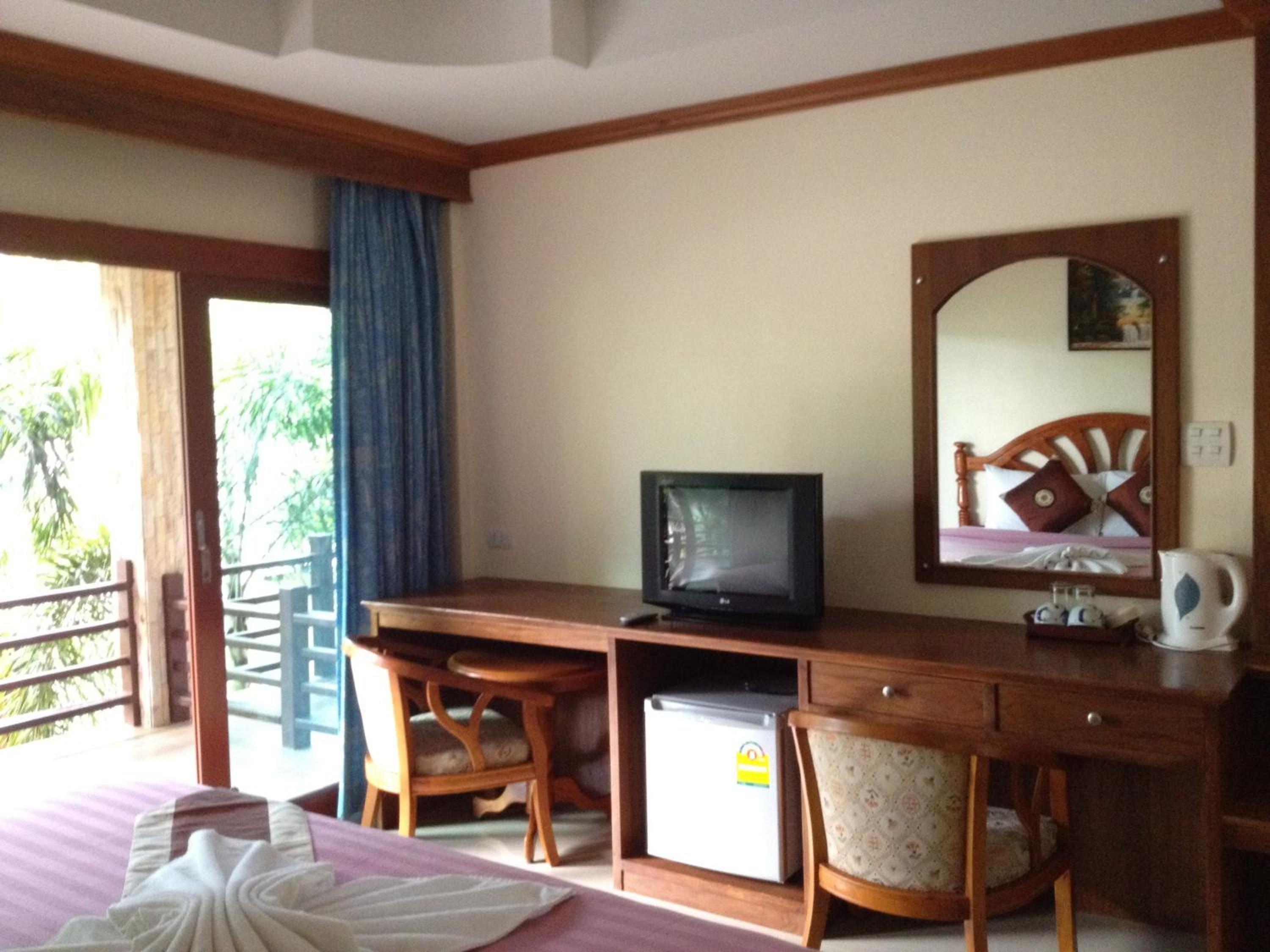 Deluxe Double Room with Balcony - Photo 8