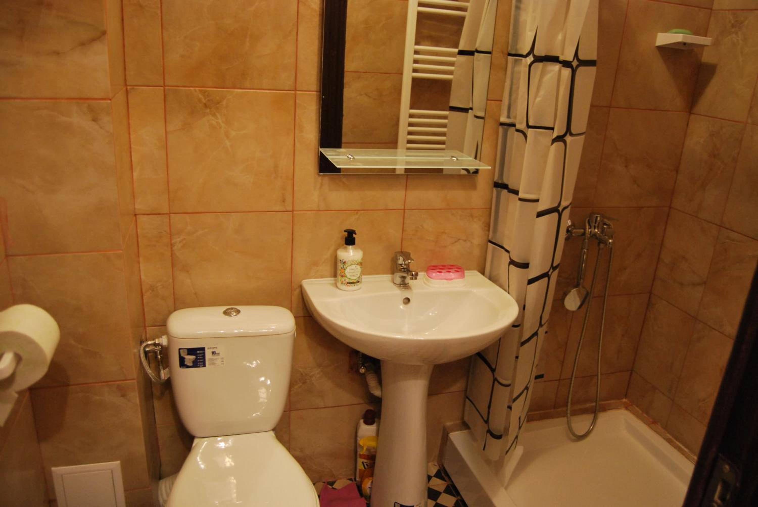 Twin Room with Private Bathroom - Photo 6