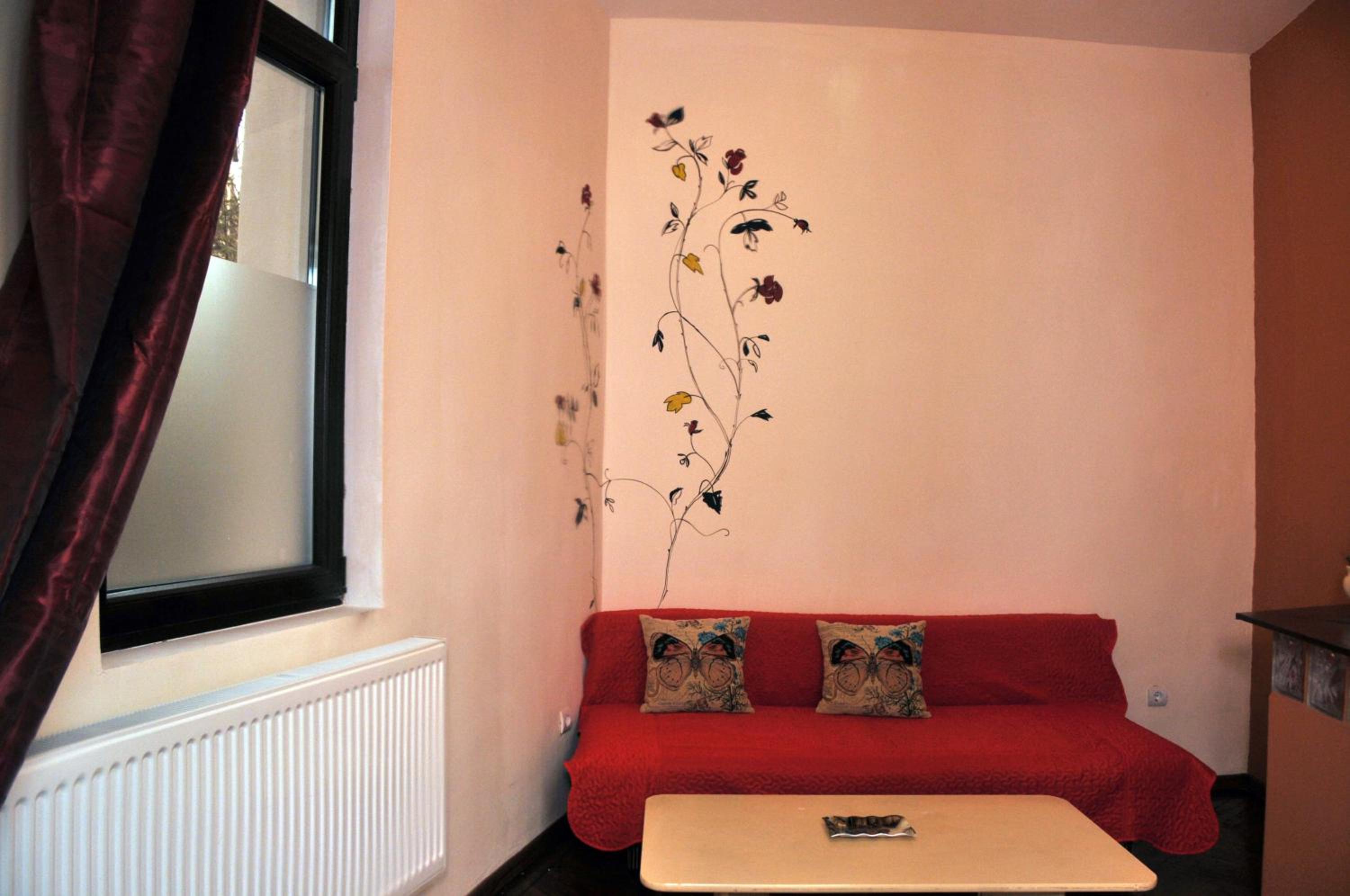 Two-Bedroom Apartment with Garden View and Private Kitchen/Bathroom - Photo 15
