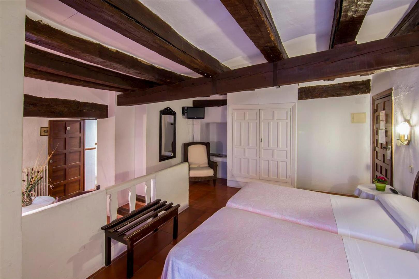 Twin Room with Mountain View - Photo 1