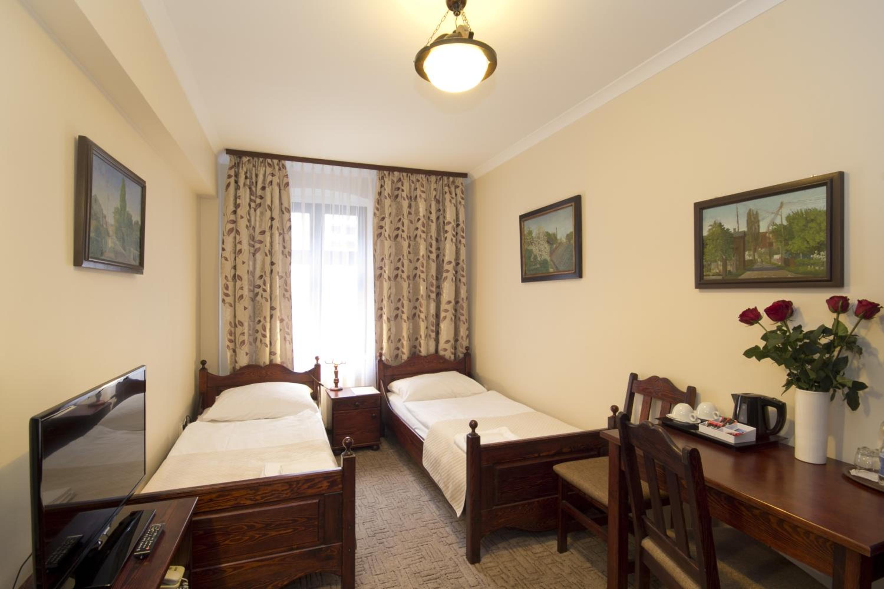Twin Room - Photo 2