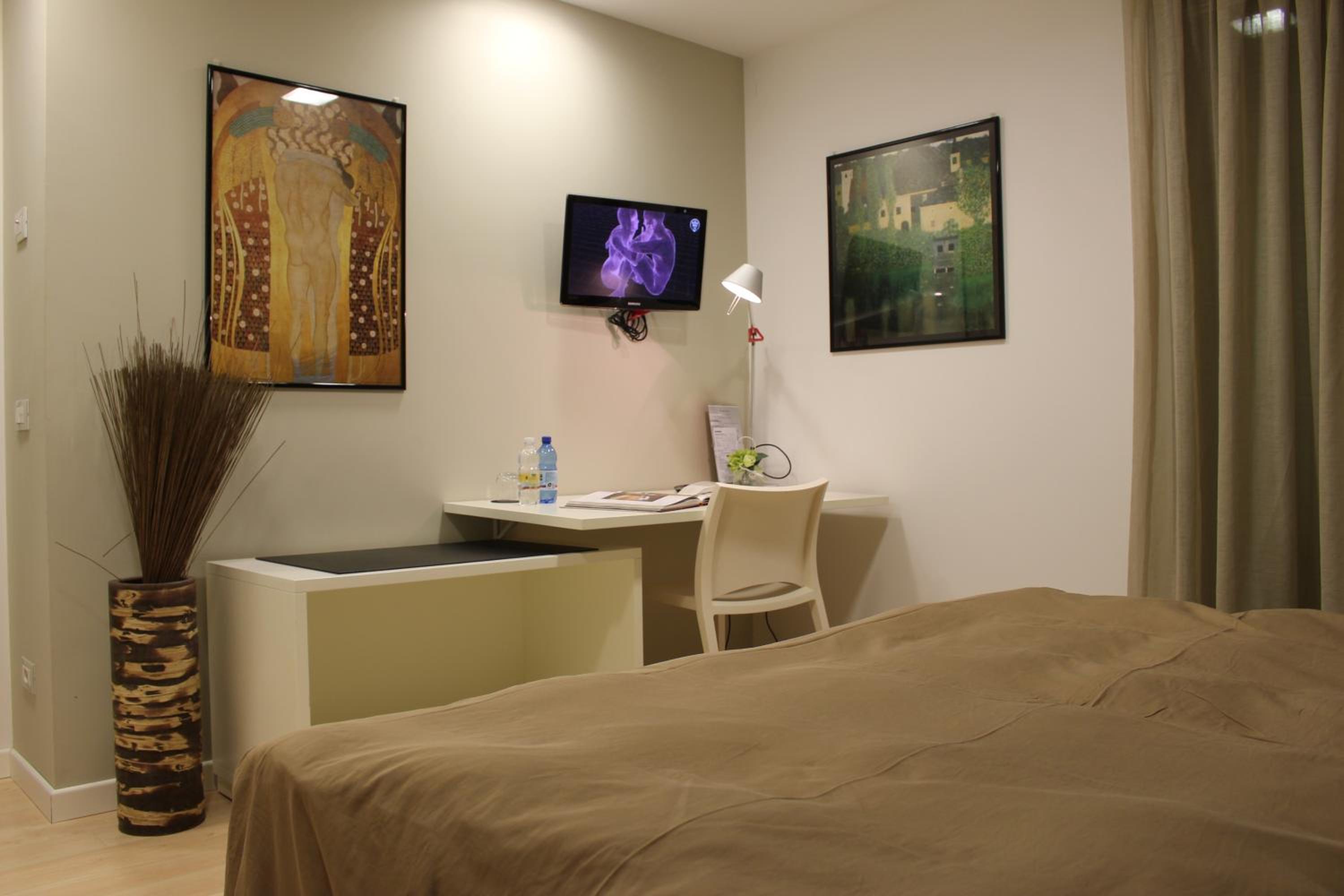 Double or Twin Room with Private Bathroom photo 1