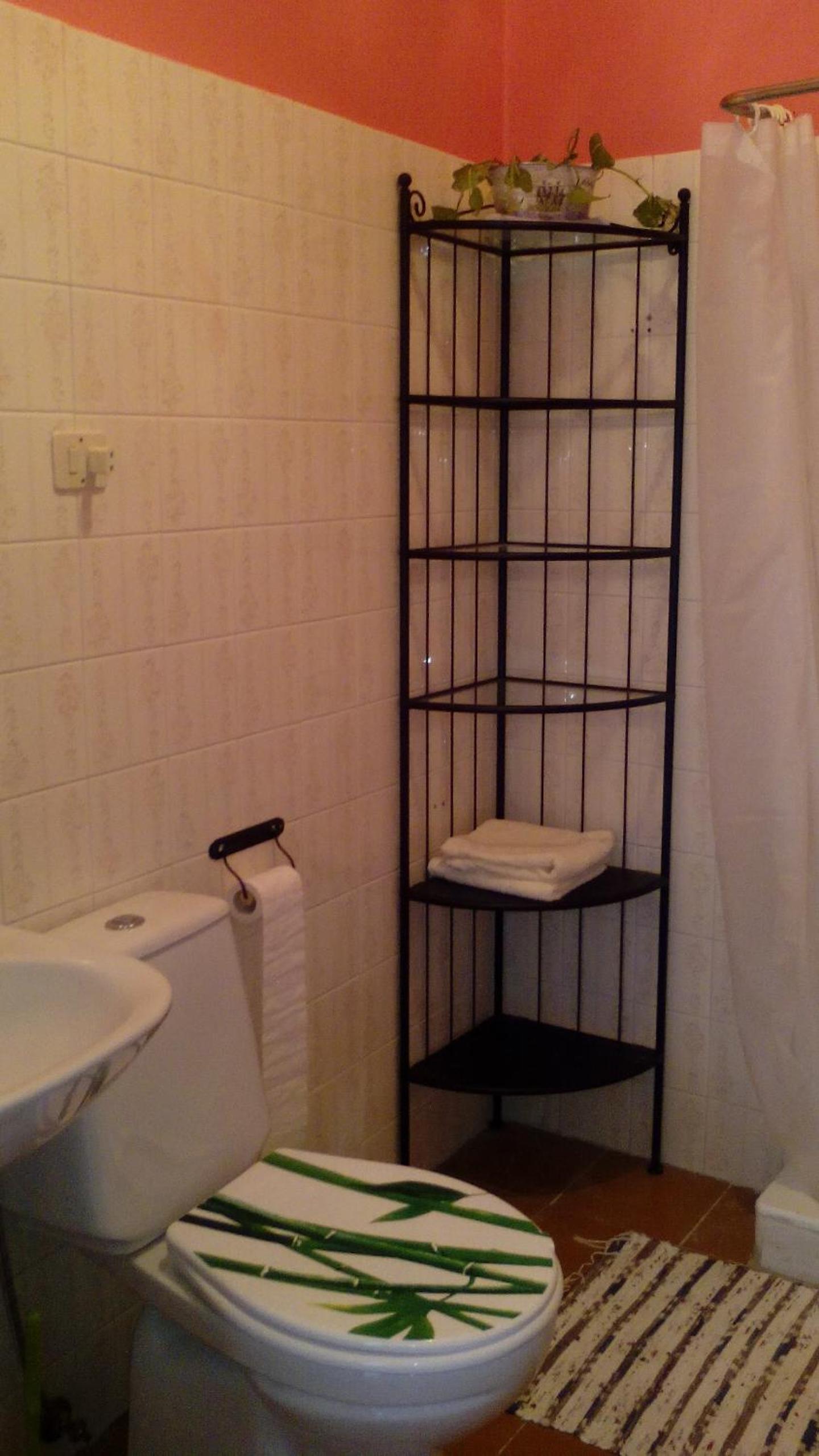 One-Bedroom House - Photo 37