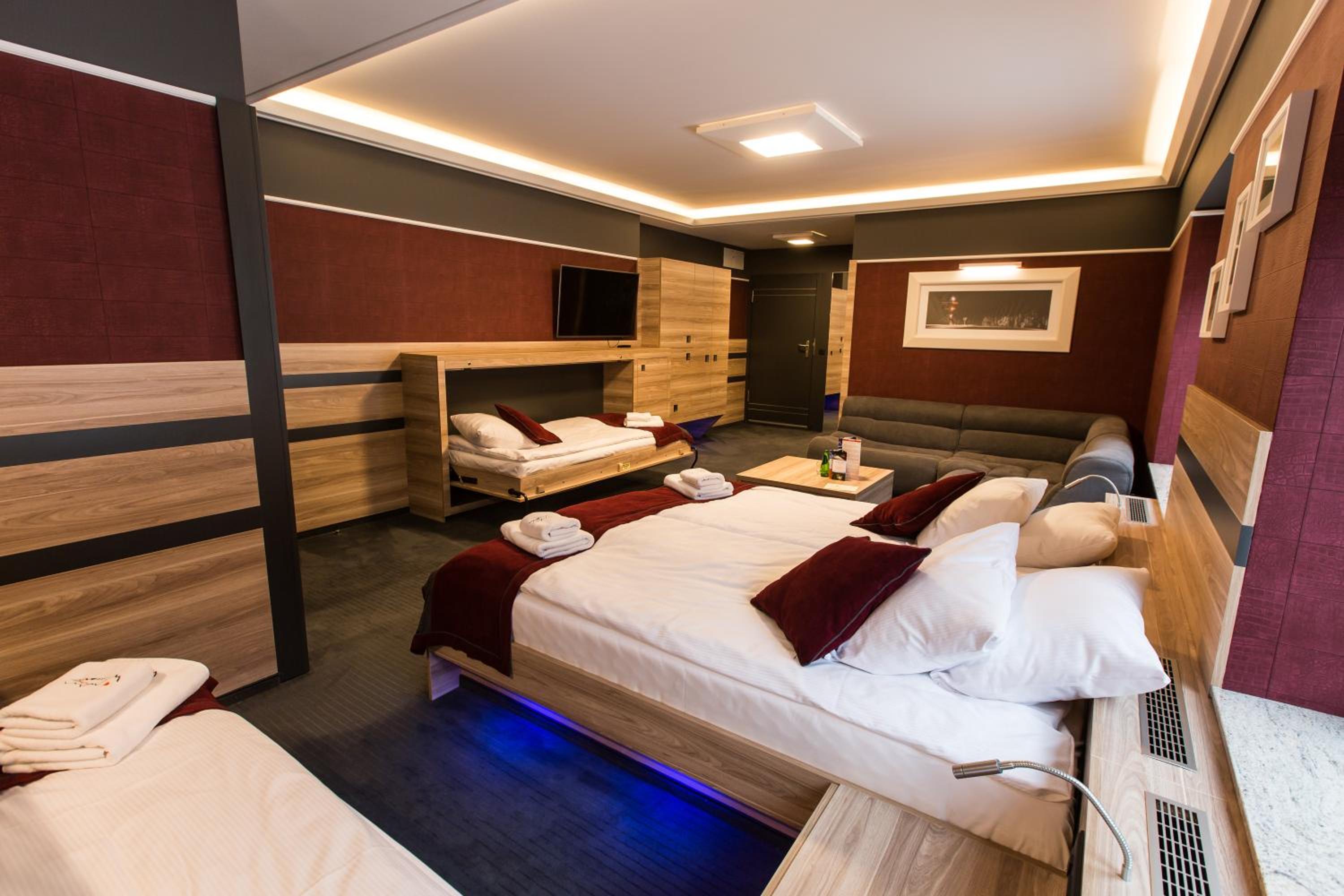 Superior Quadruple Room - Photo 40
