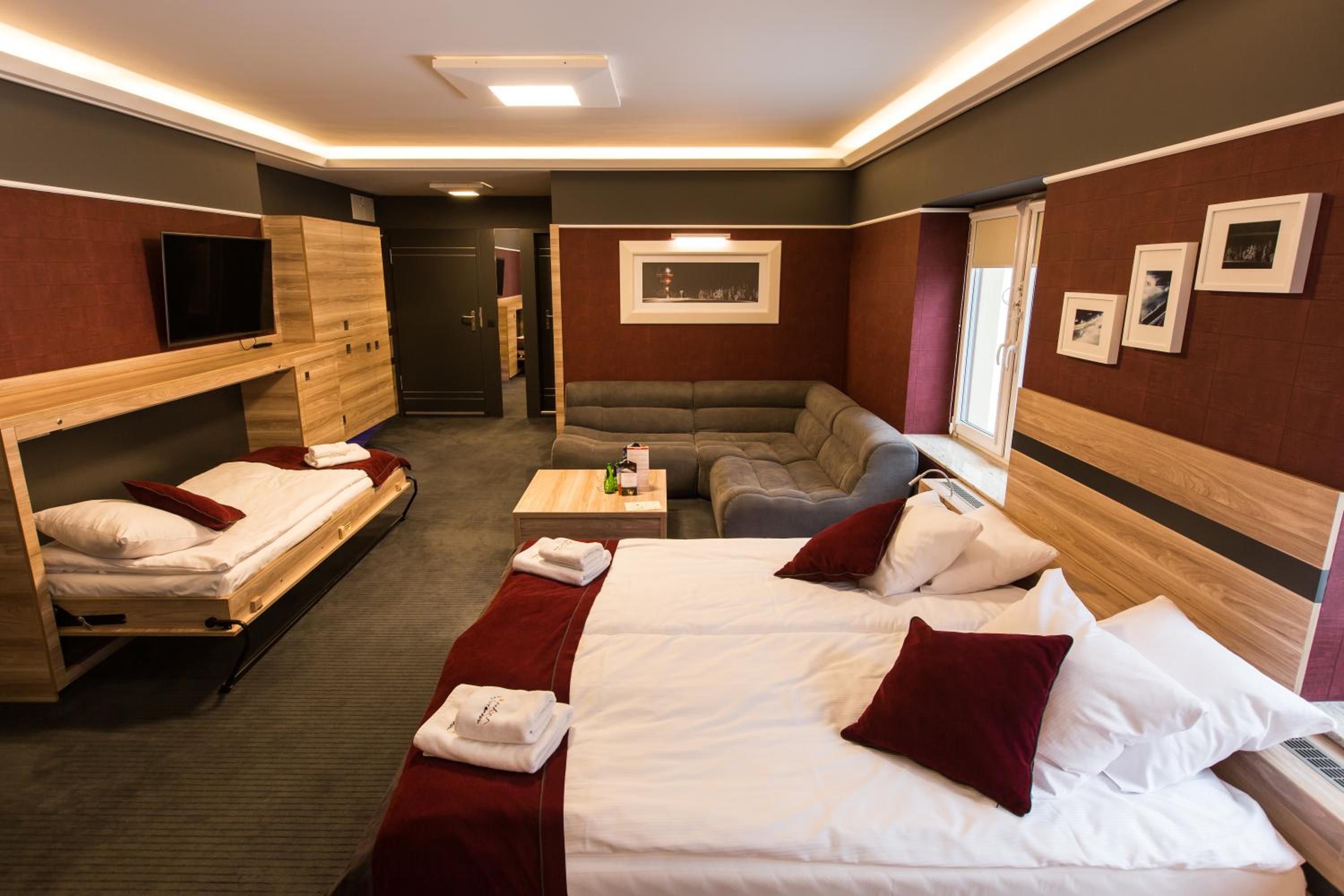 Superior Quadruple Room - Photo 15