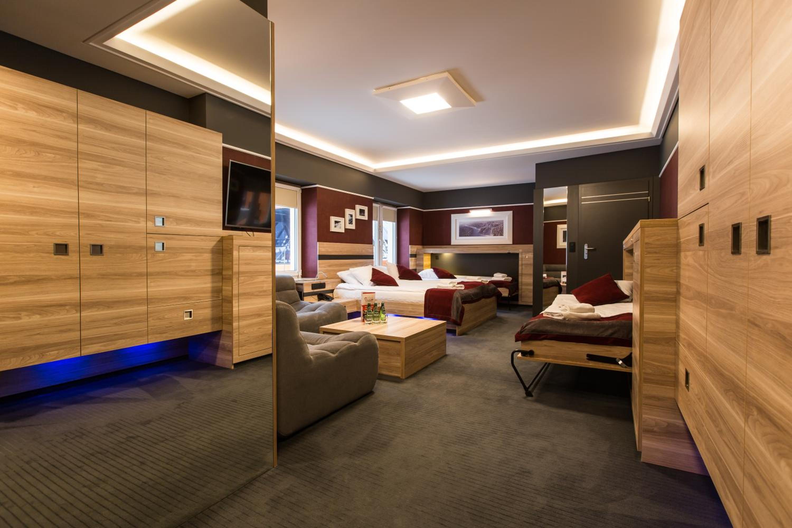 Superior Quadruple Room - Photo 16