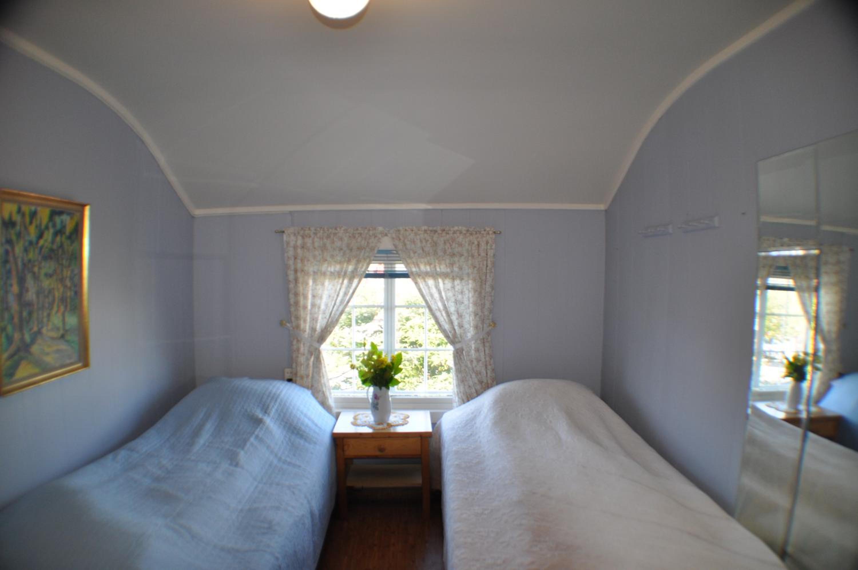 Five-Bedroom House photo 1