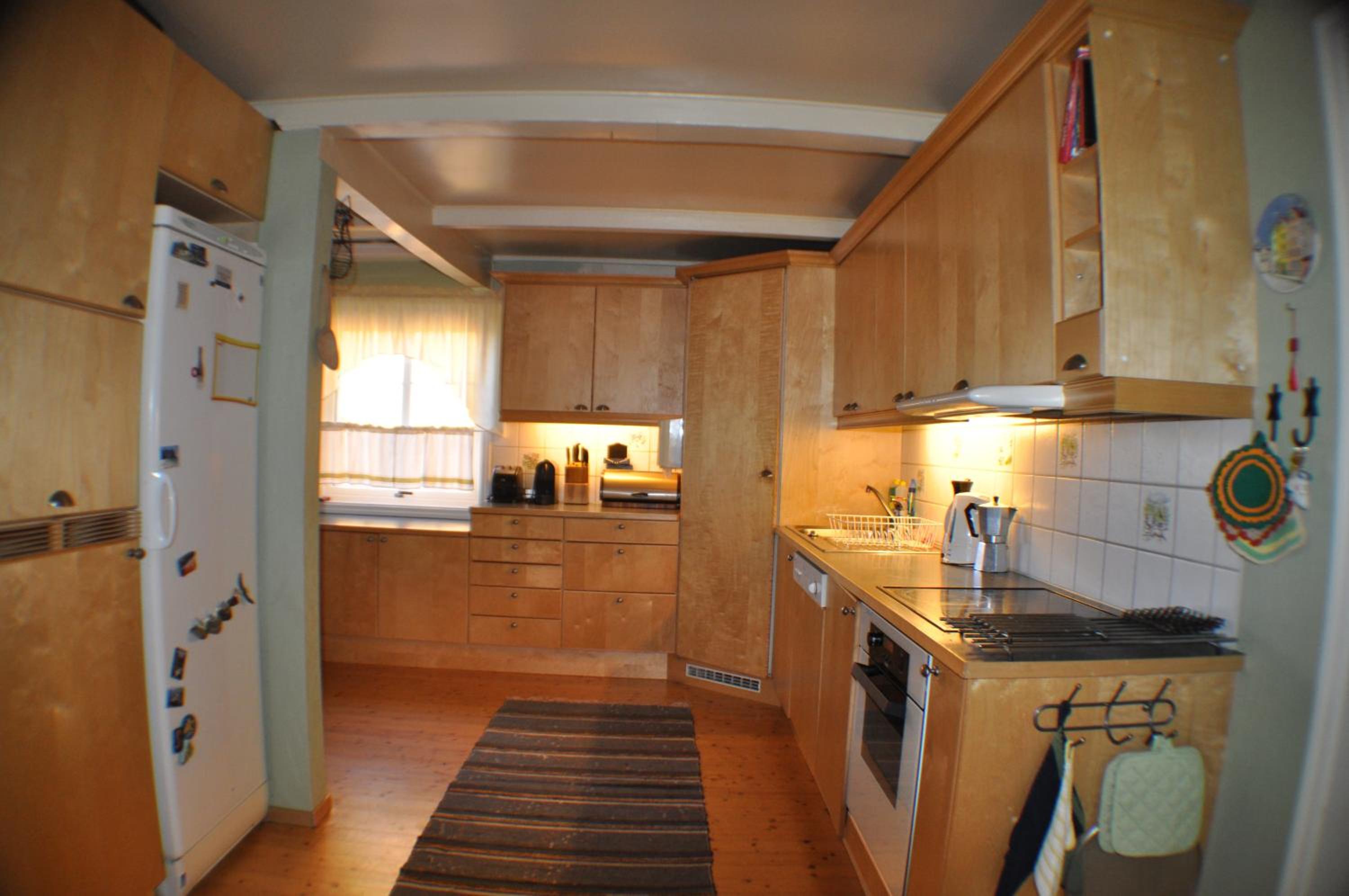 Five-Bedroom House photo 2