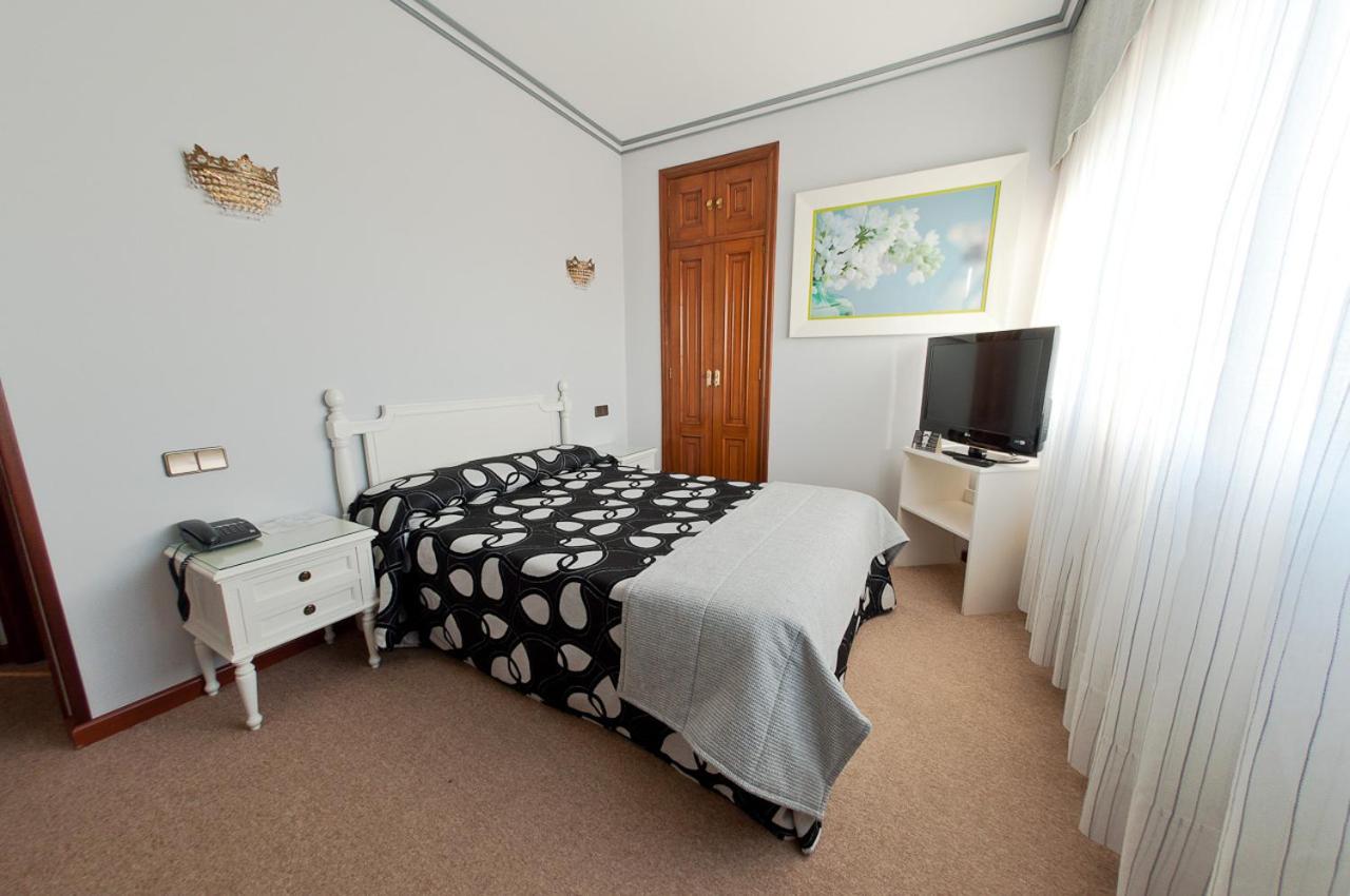 Double or Twin Room - Photo 1