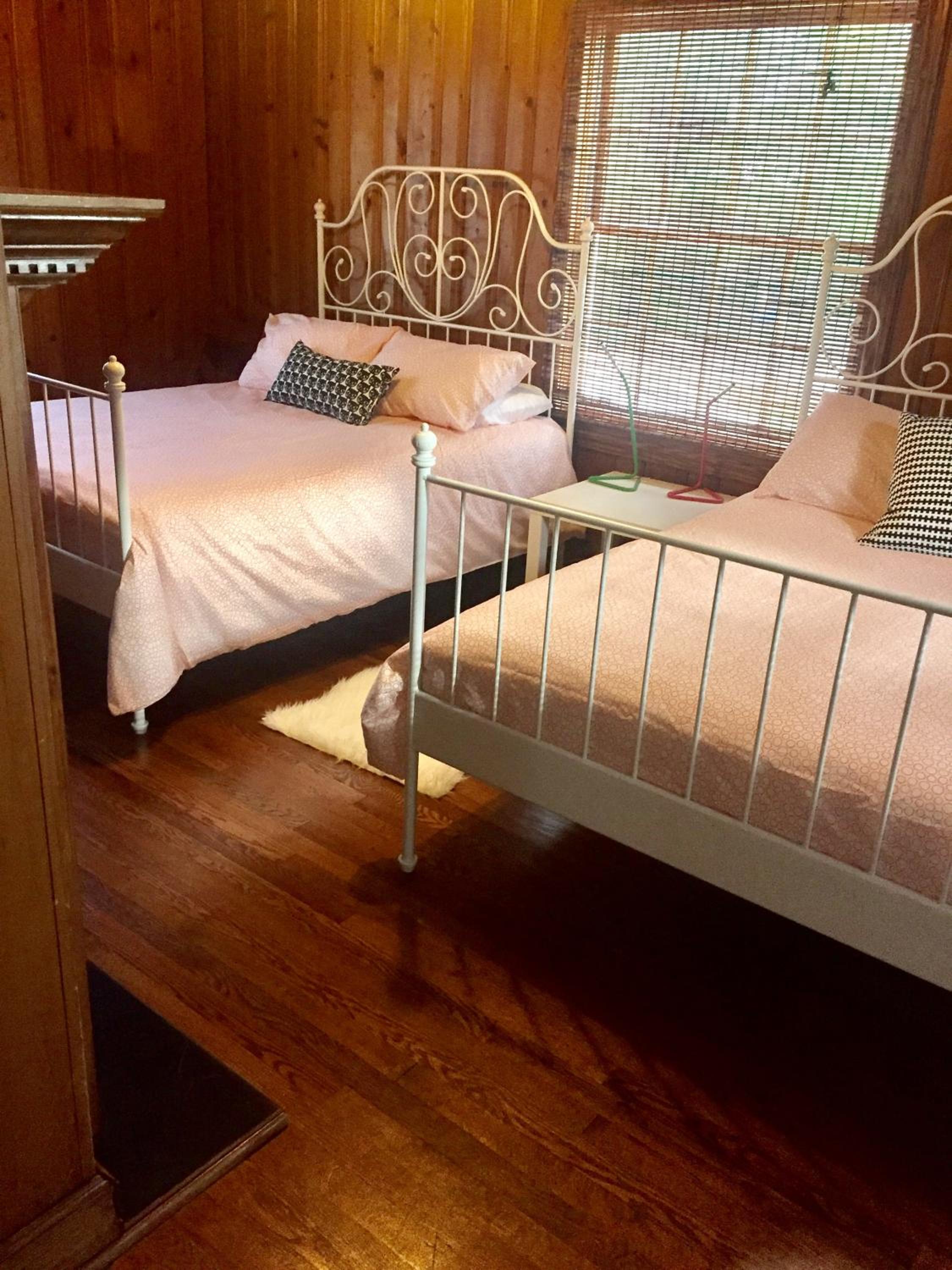 Double Room with Shared Bathroom photo 2