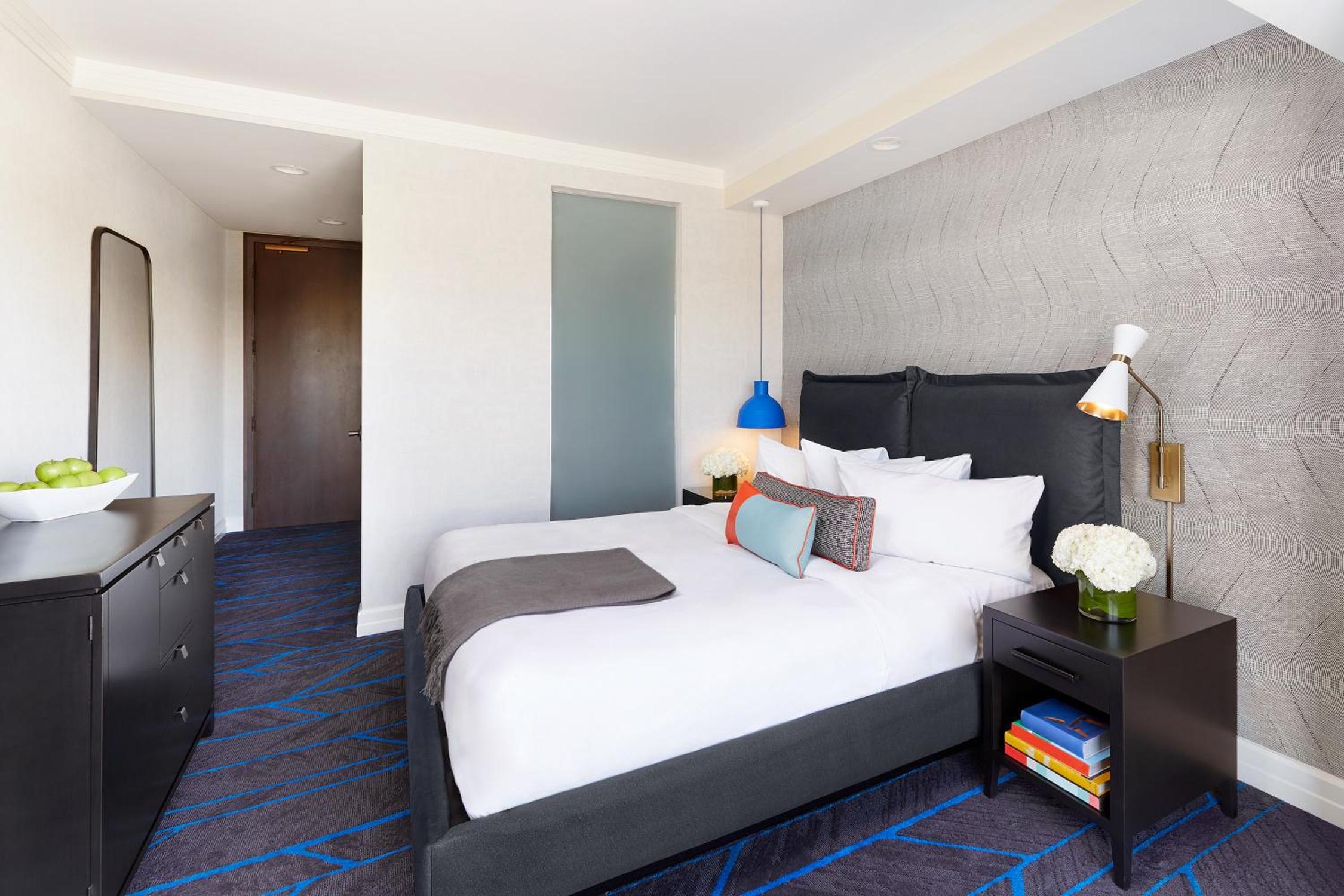 Deluxe Queen Room