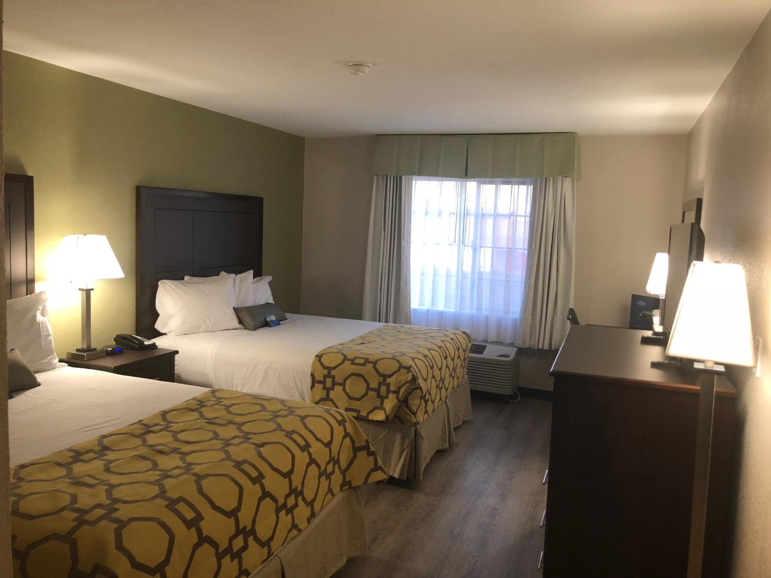 Queen Room with Two Queen Beds - Non-Smoking - Photo 1