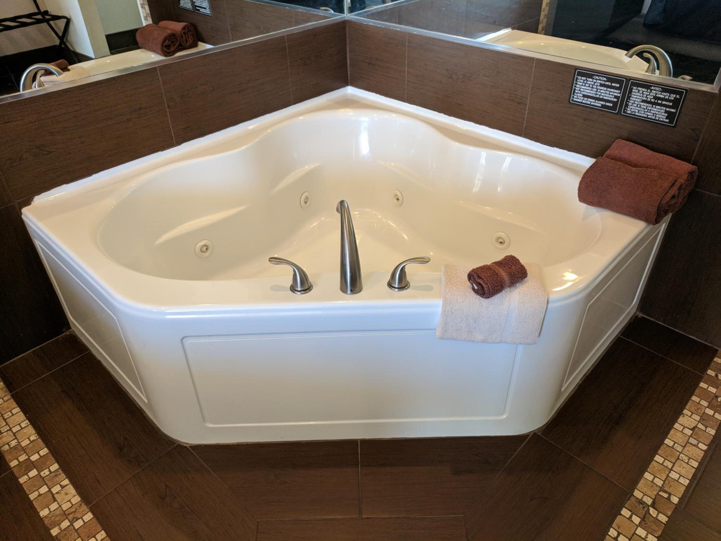 King Room with Spa Bath - Non-Smoking - Photo 3