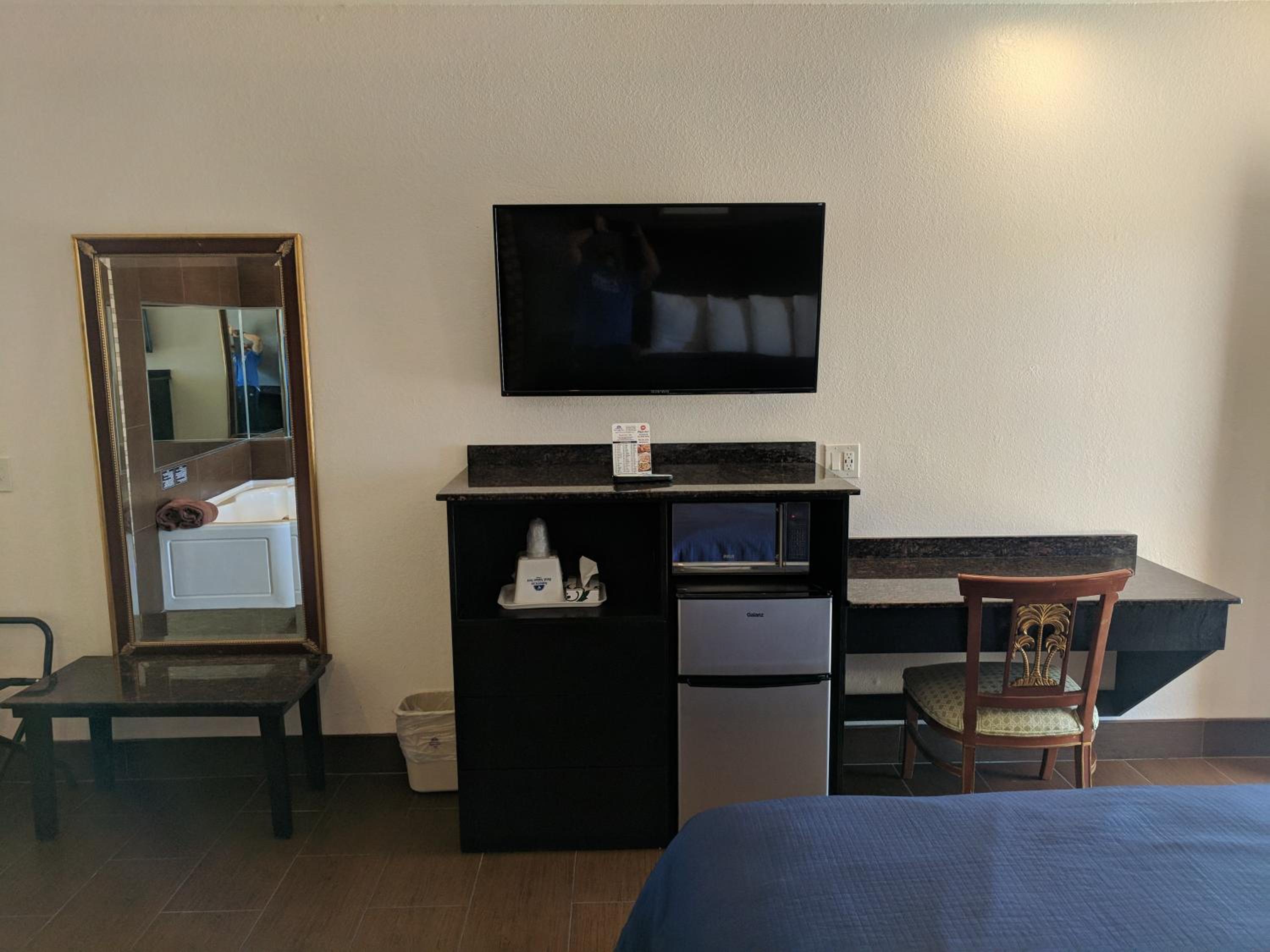 King Room with Spa Bath - Non-Smoking - Photo 4