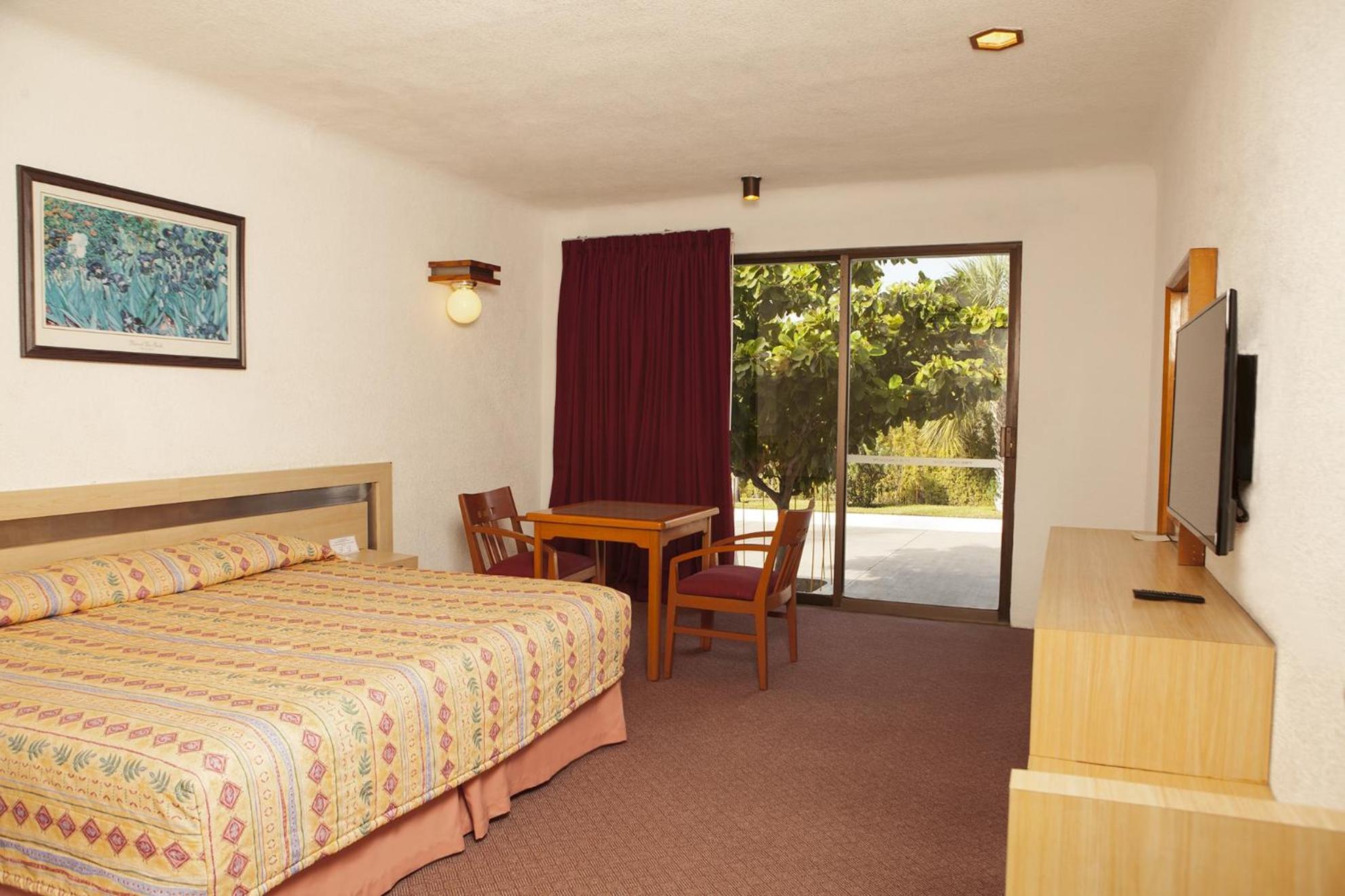 Standard King Room photo 1
