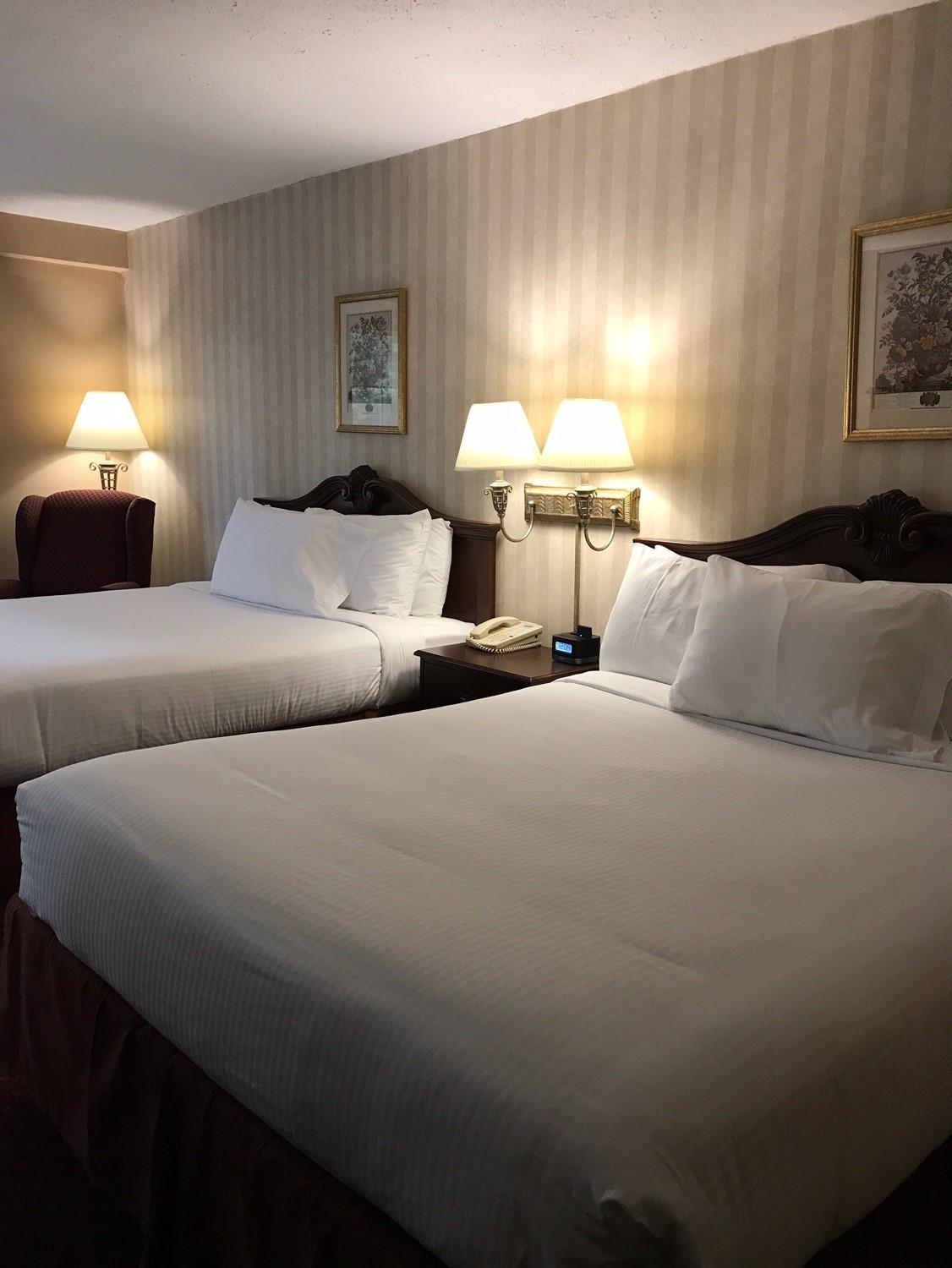 Standard Queen Room With Two Queen Beds photo 3