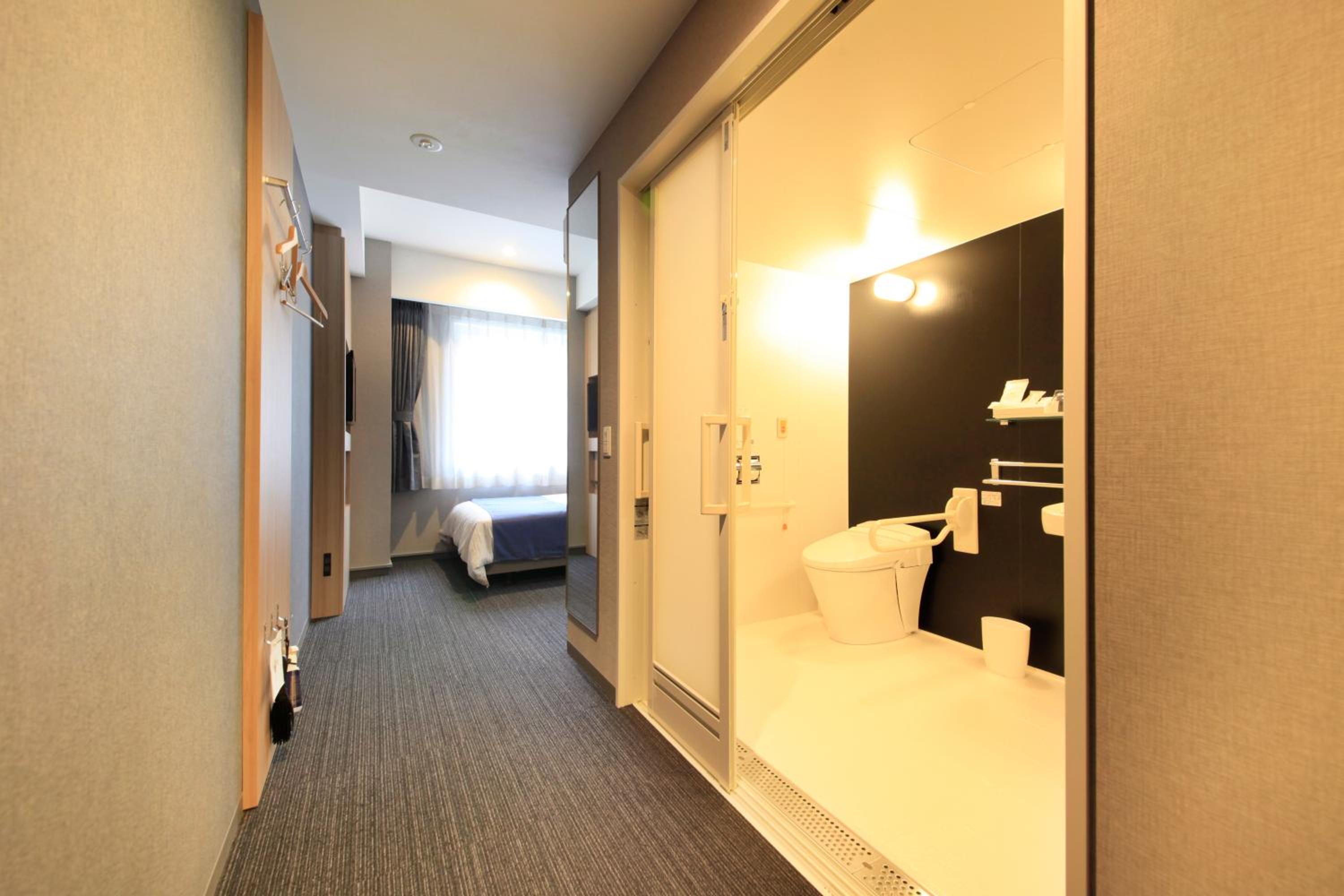 Single Room - Disability Access photo 3