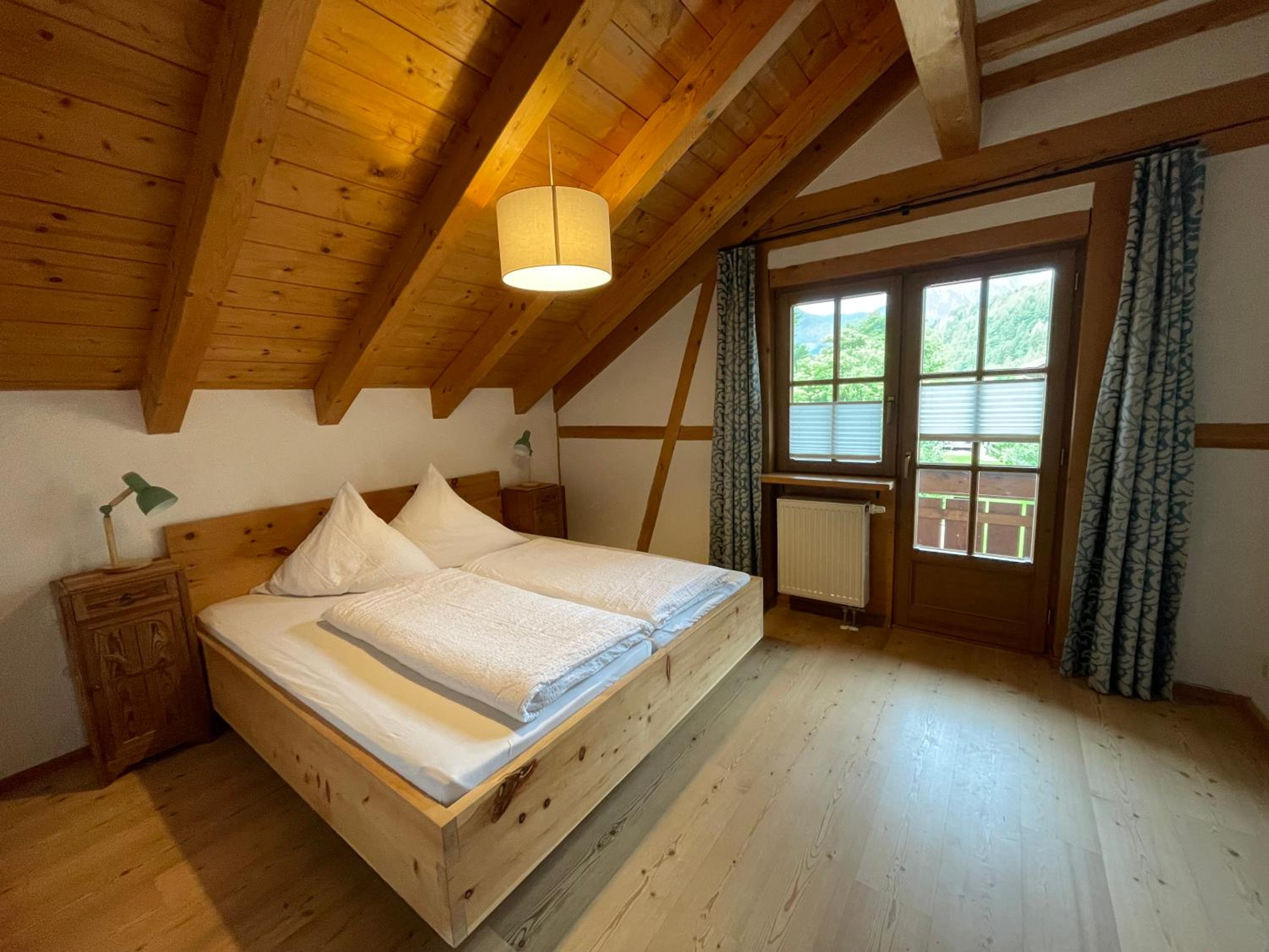 One-Bedroom Apartment with Balcony and Mountain View photo 1