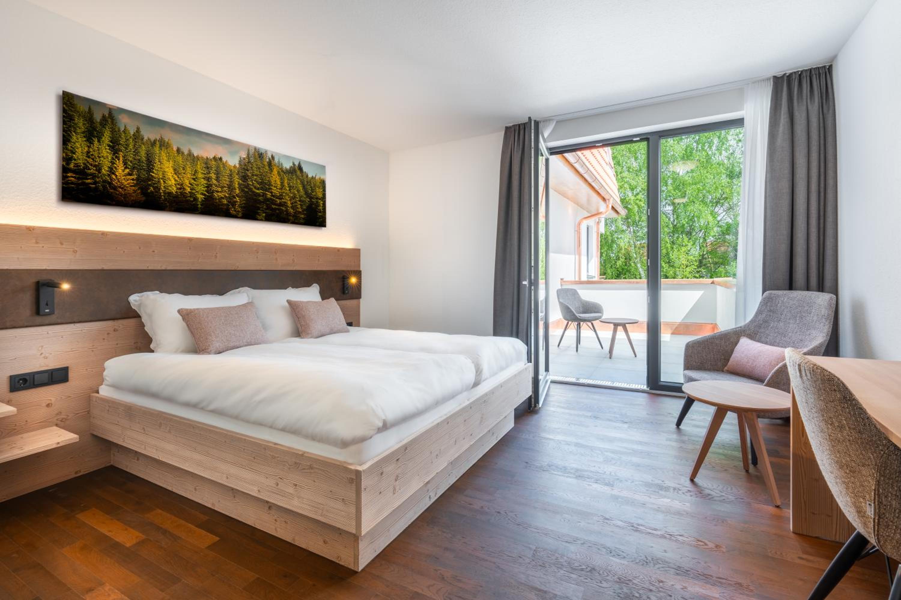 Deluxe Double Room with Balcony photo 1