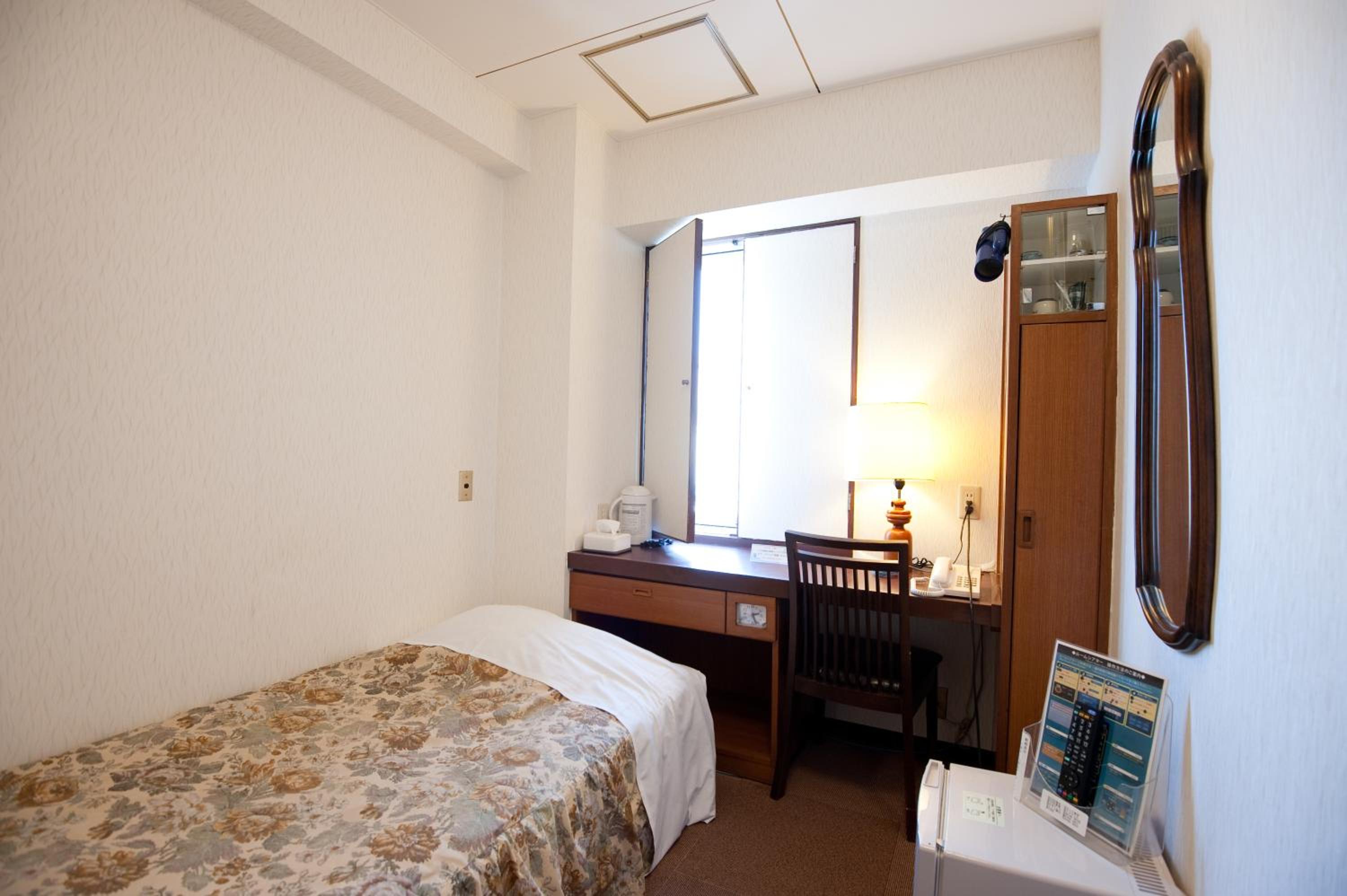 Single Room With Bathroom - Non-Smoking photo 1
