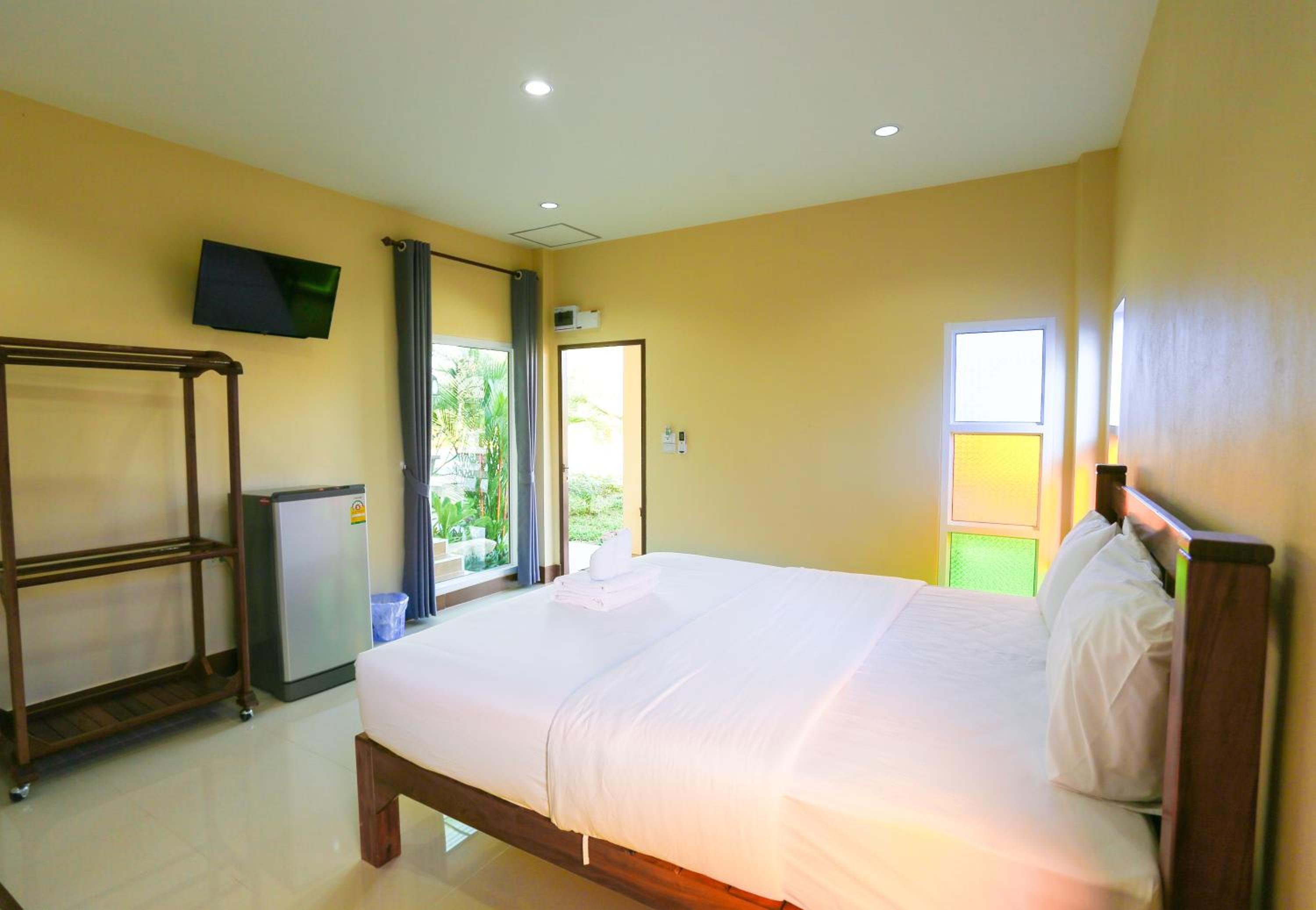 Double or Twin Room with Pool View photo 2