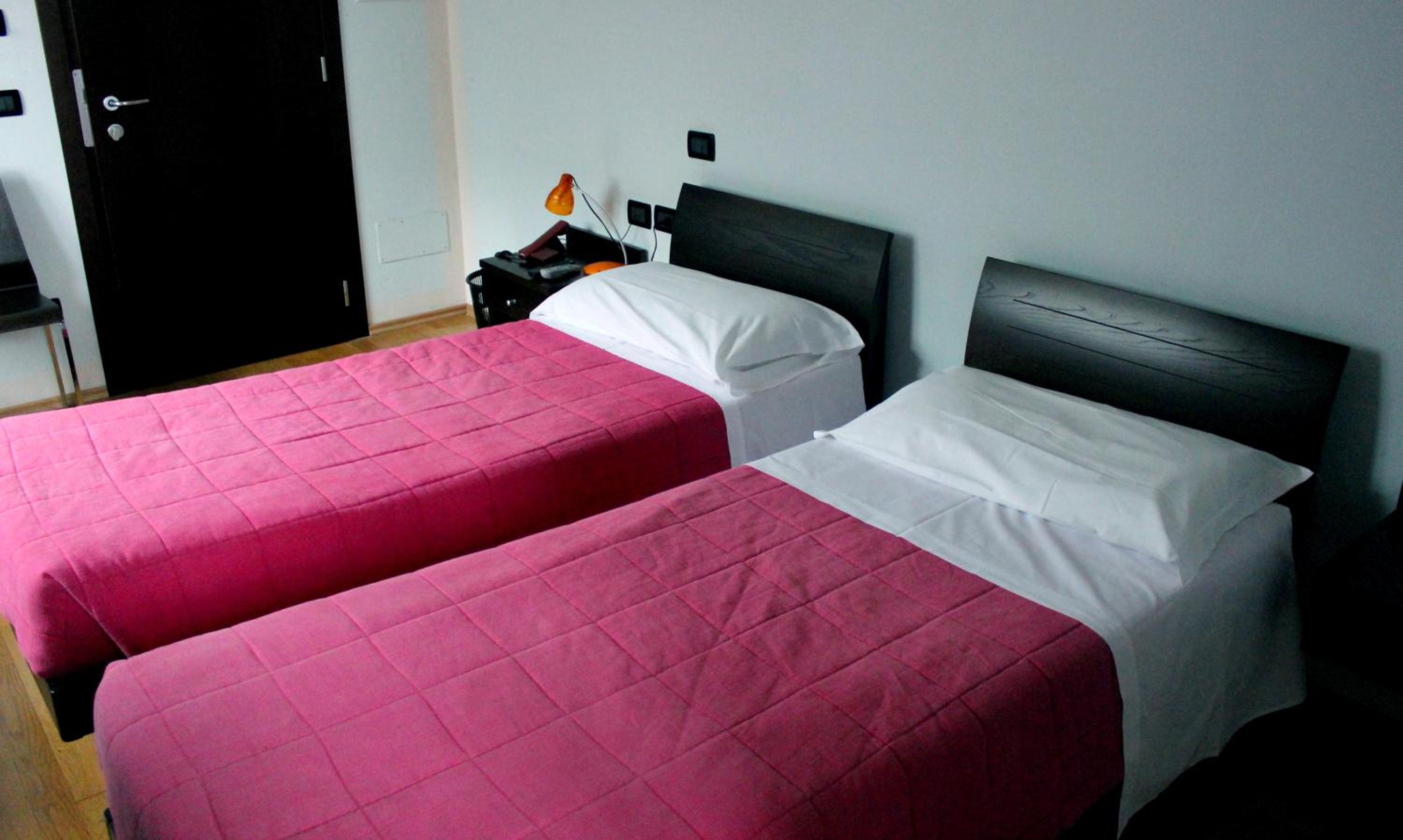 Double or Twin Room - Photo 9