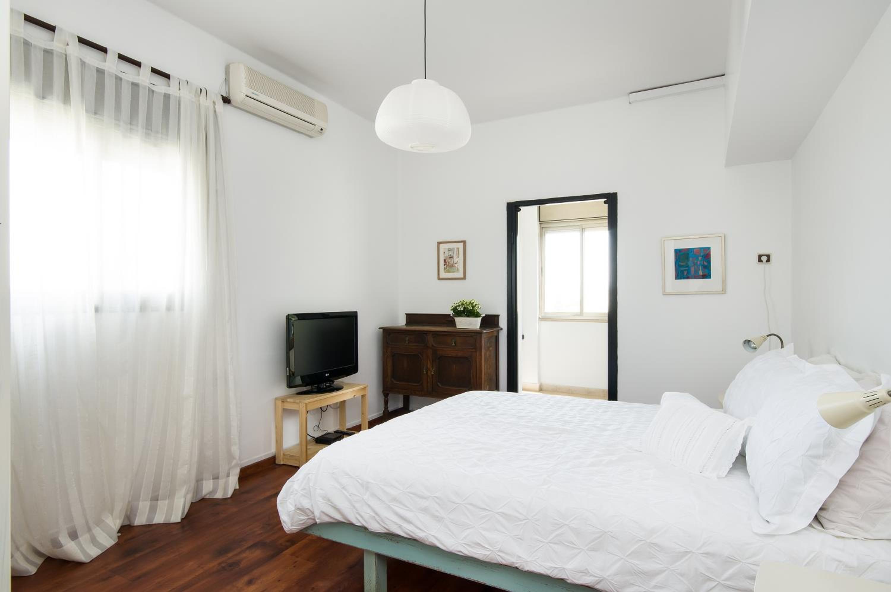 Three-Bedroom Apartment - Photo 6