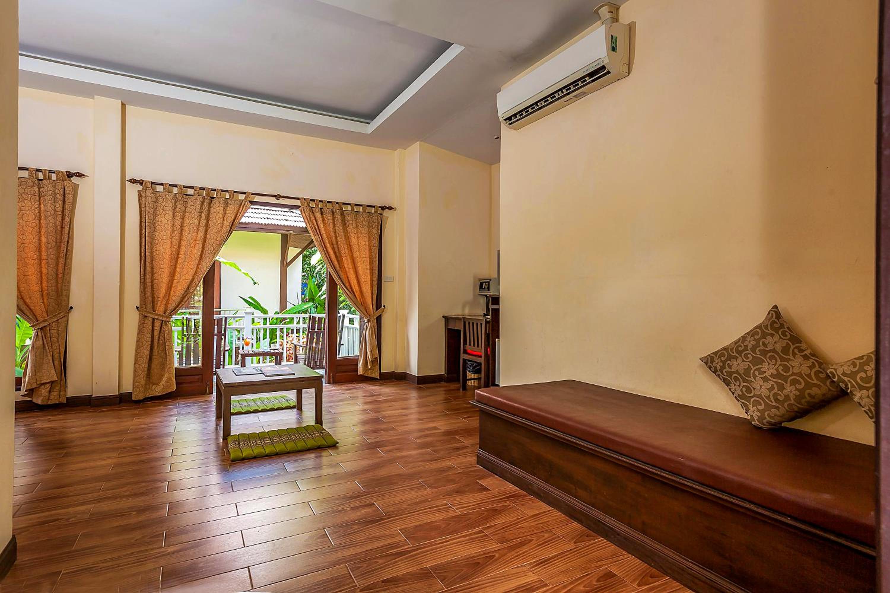 Deluxe Bungalow with Garden View - Photo 5