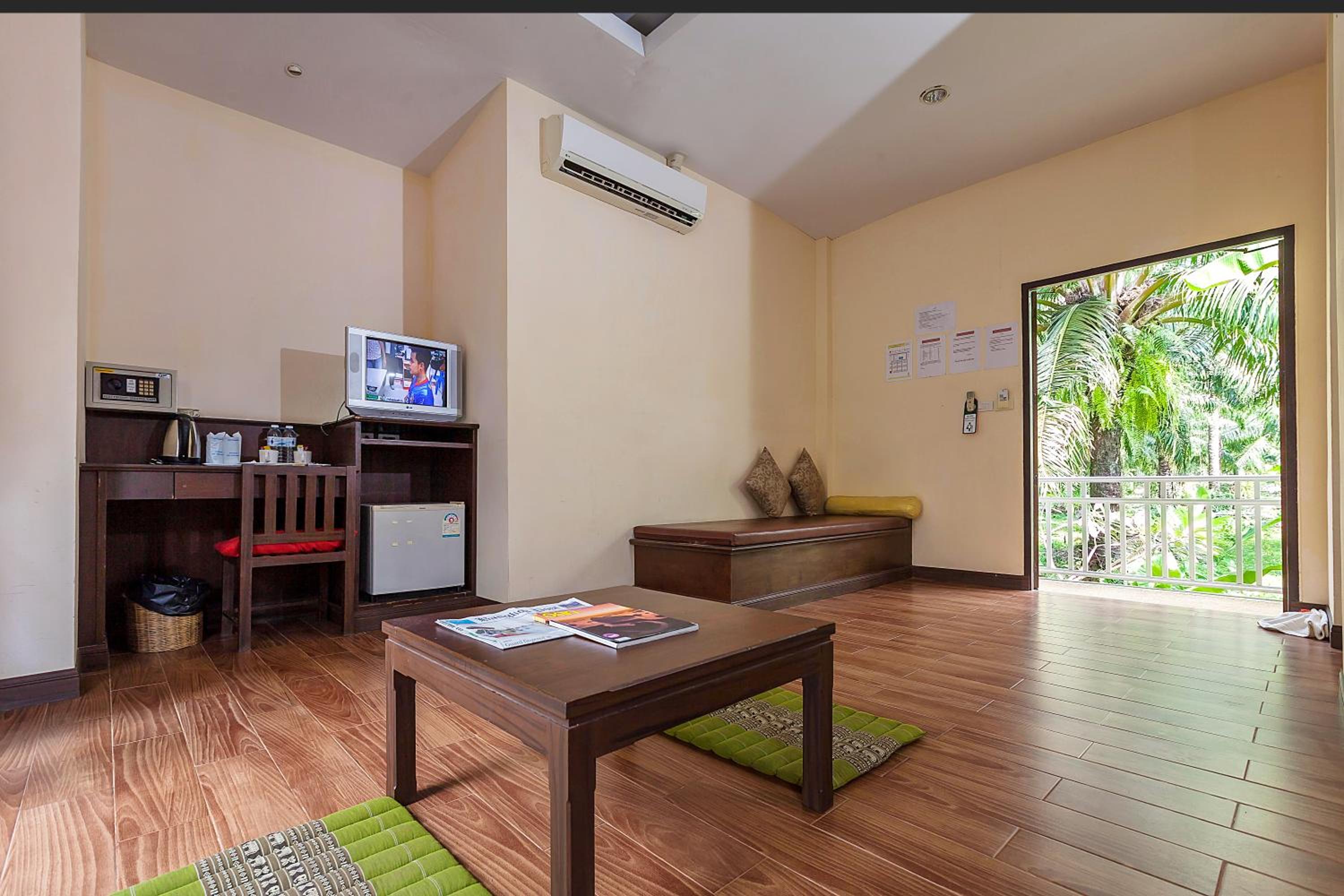 Deluxe Bungalow with Garden View - Photo 4