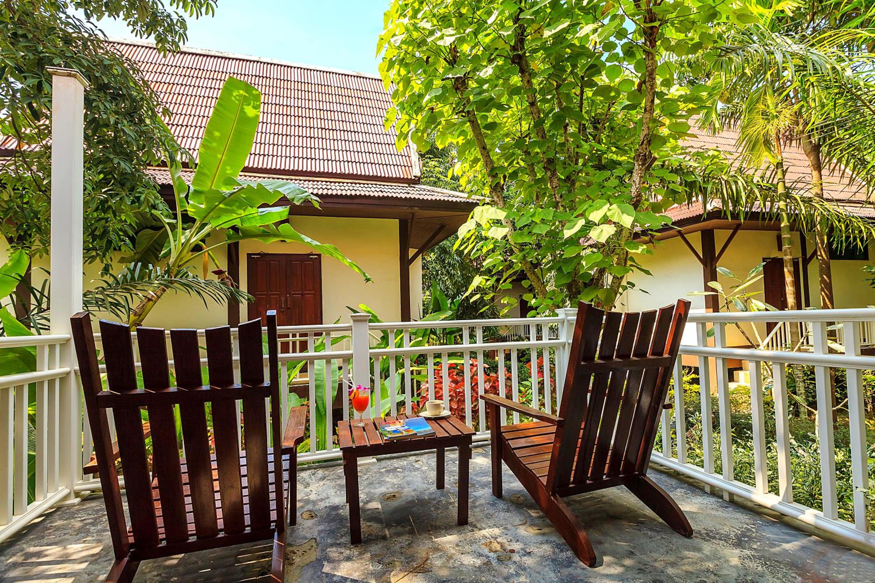 Deluxe Bungalow with Garden View - Photo 3