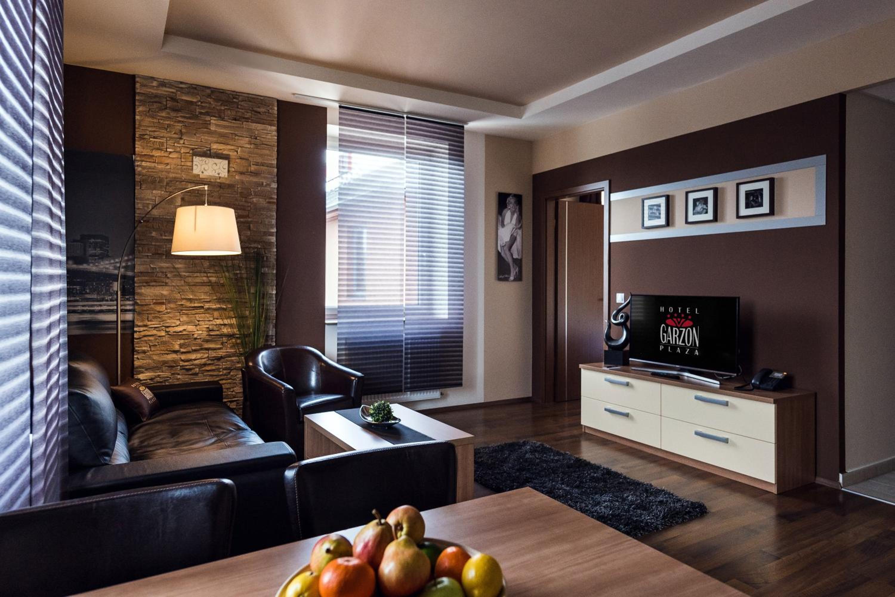 Suite - Photo 1