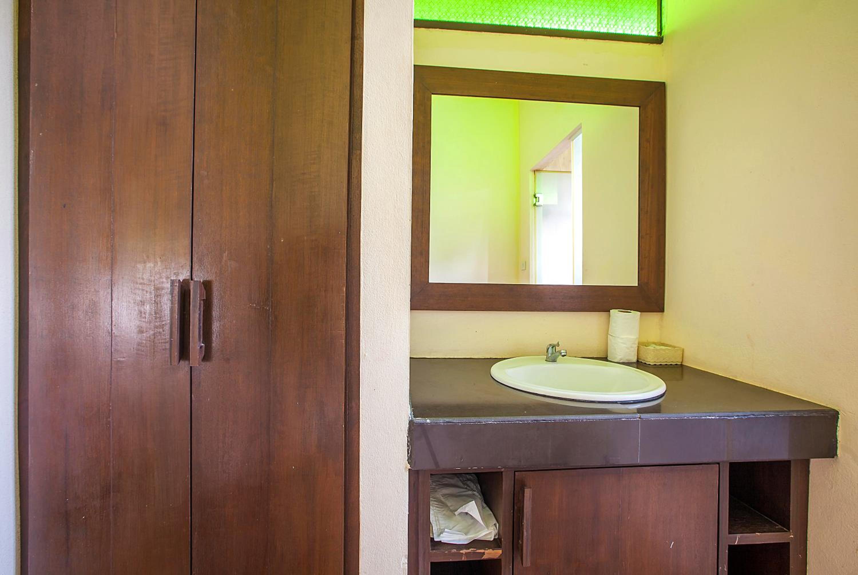 Deluxe Bungalow with Garden View - Photo 11