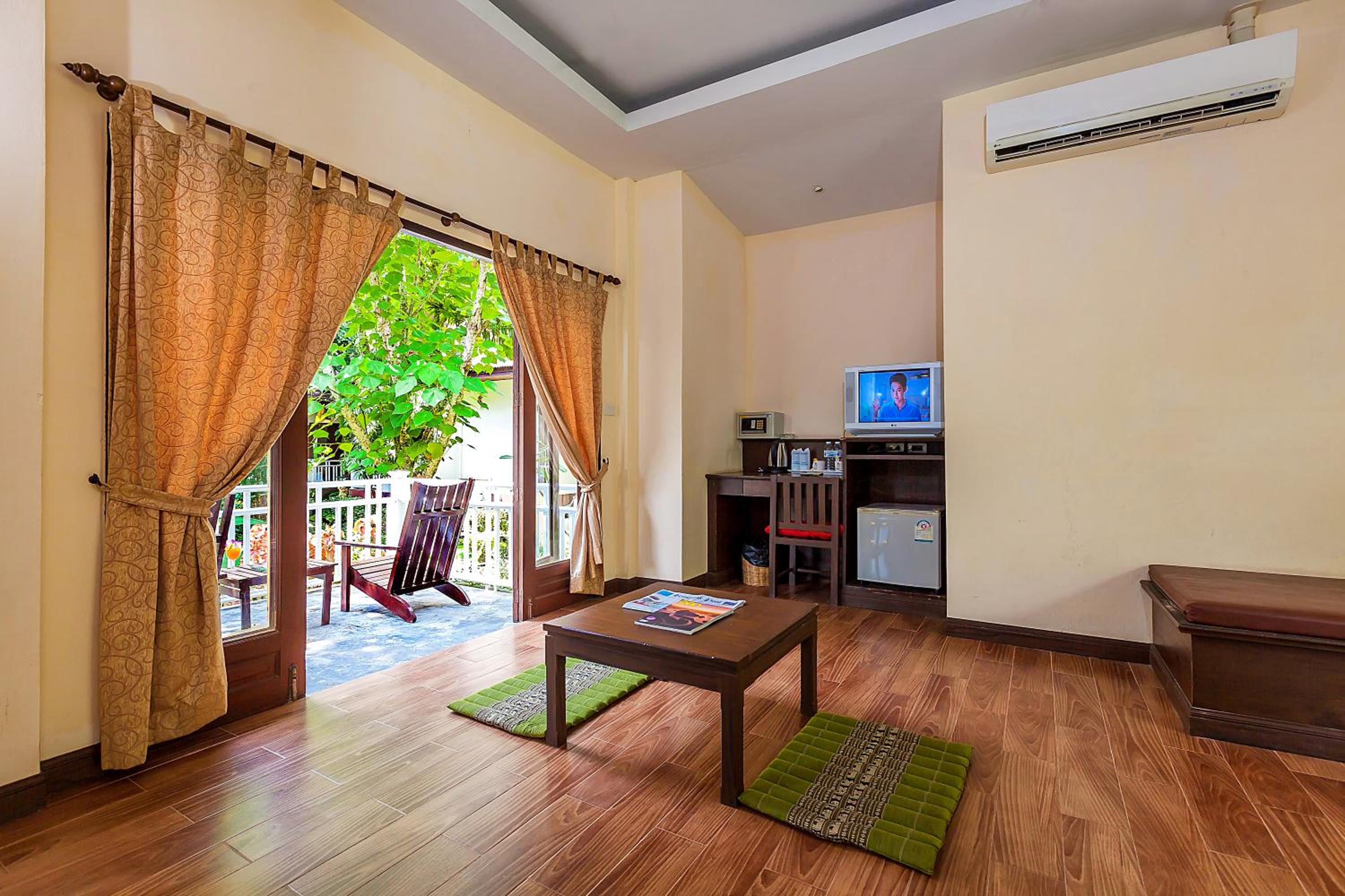 Deluxe Bungalow with Garden View - Photo 13