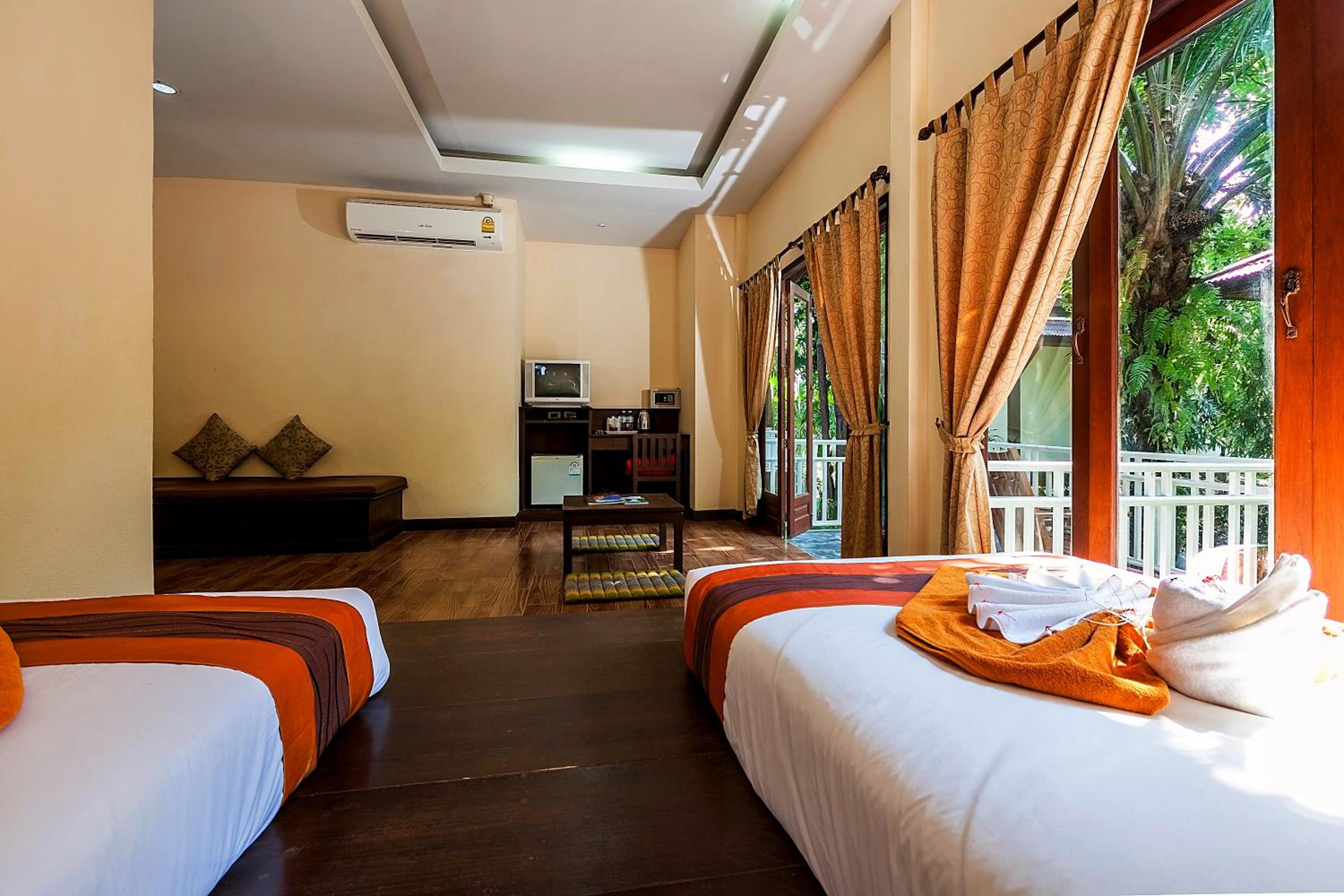 Deluxe Bungalow with Garden View - Photo 14