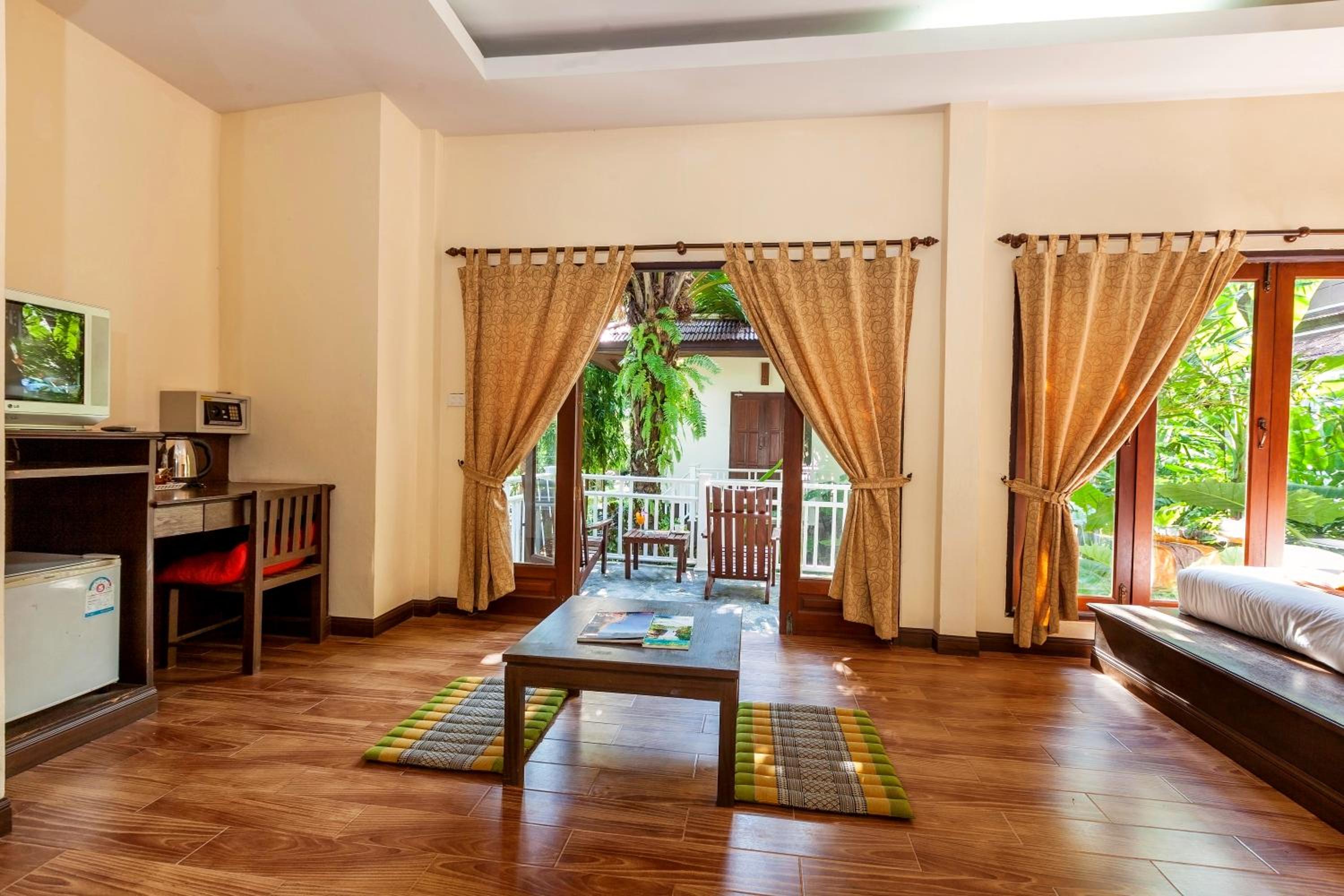 Deluxe Bungalow with Garden View - Photo 2