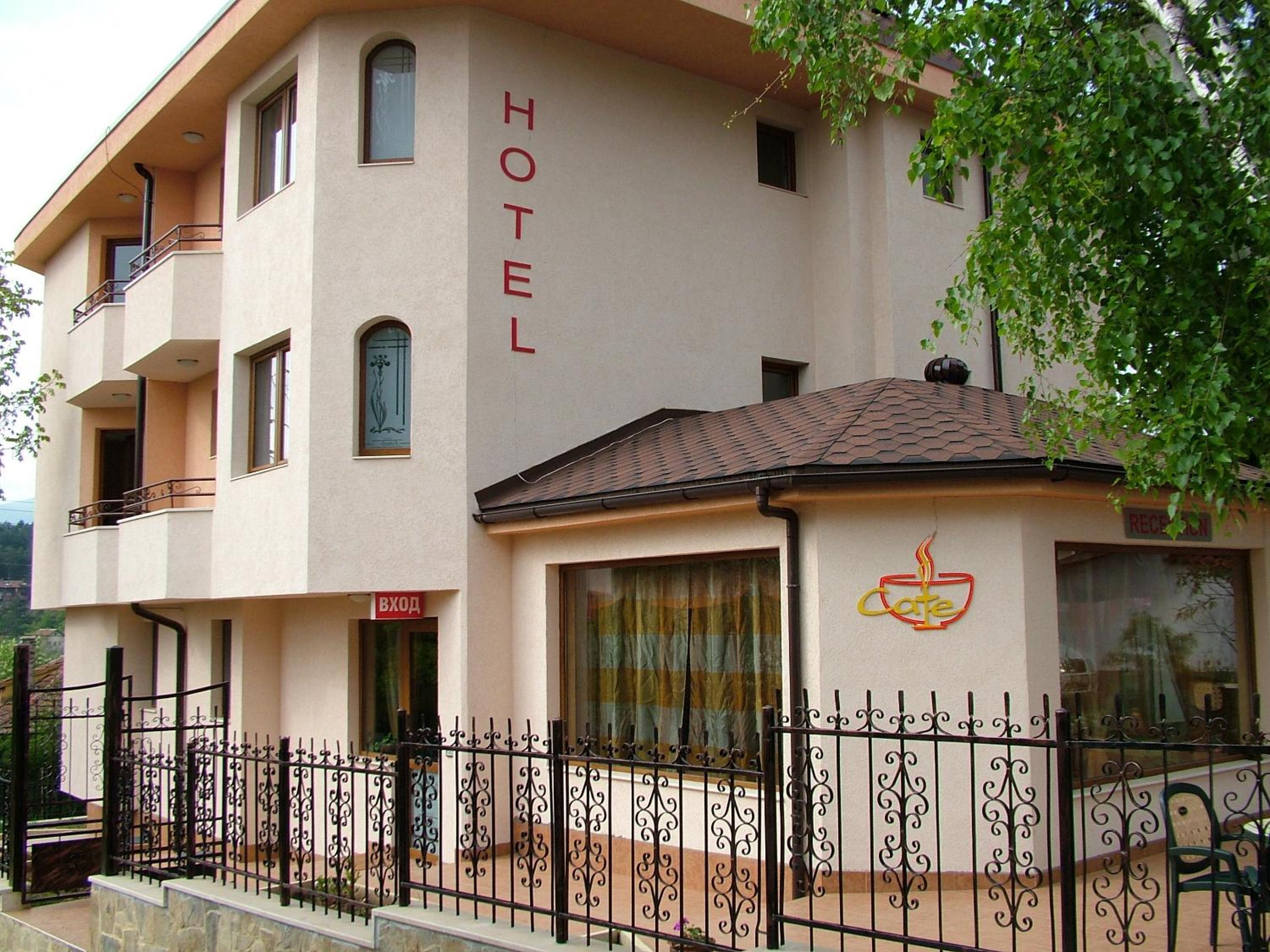 One-Bedroom Suite with Balcony photo 1