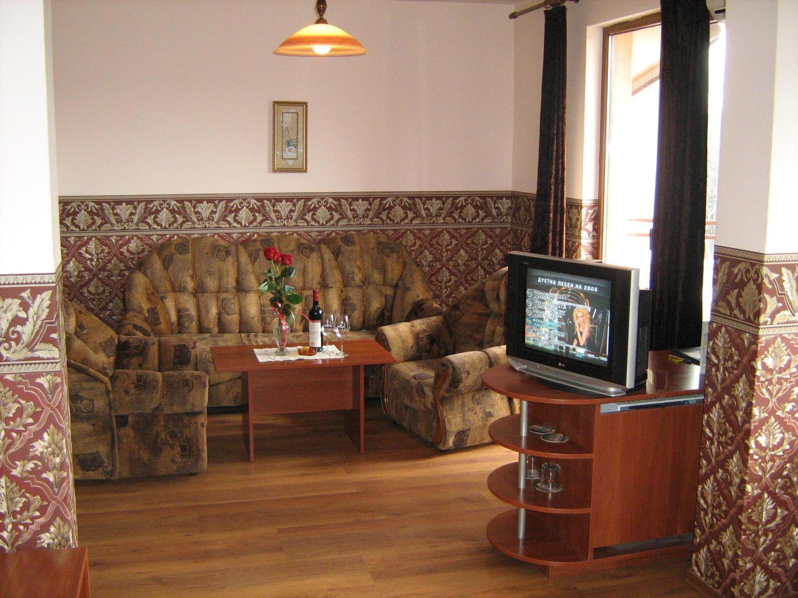One-Bedroom Suite with Balcony photo 3