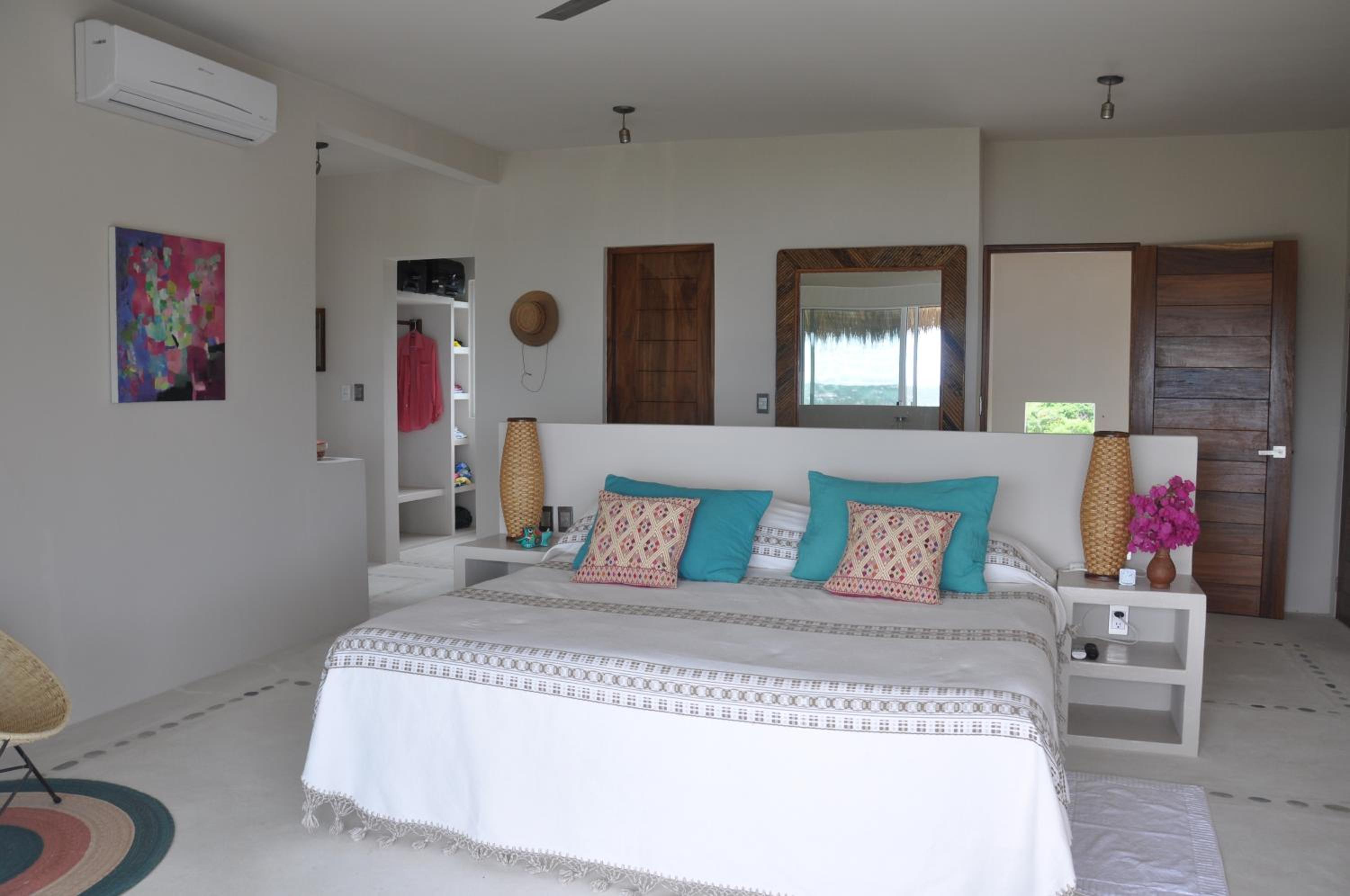Deluxe Suite with Sea View - Photo 5