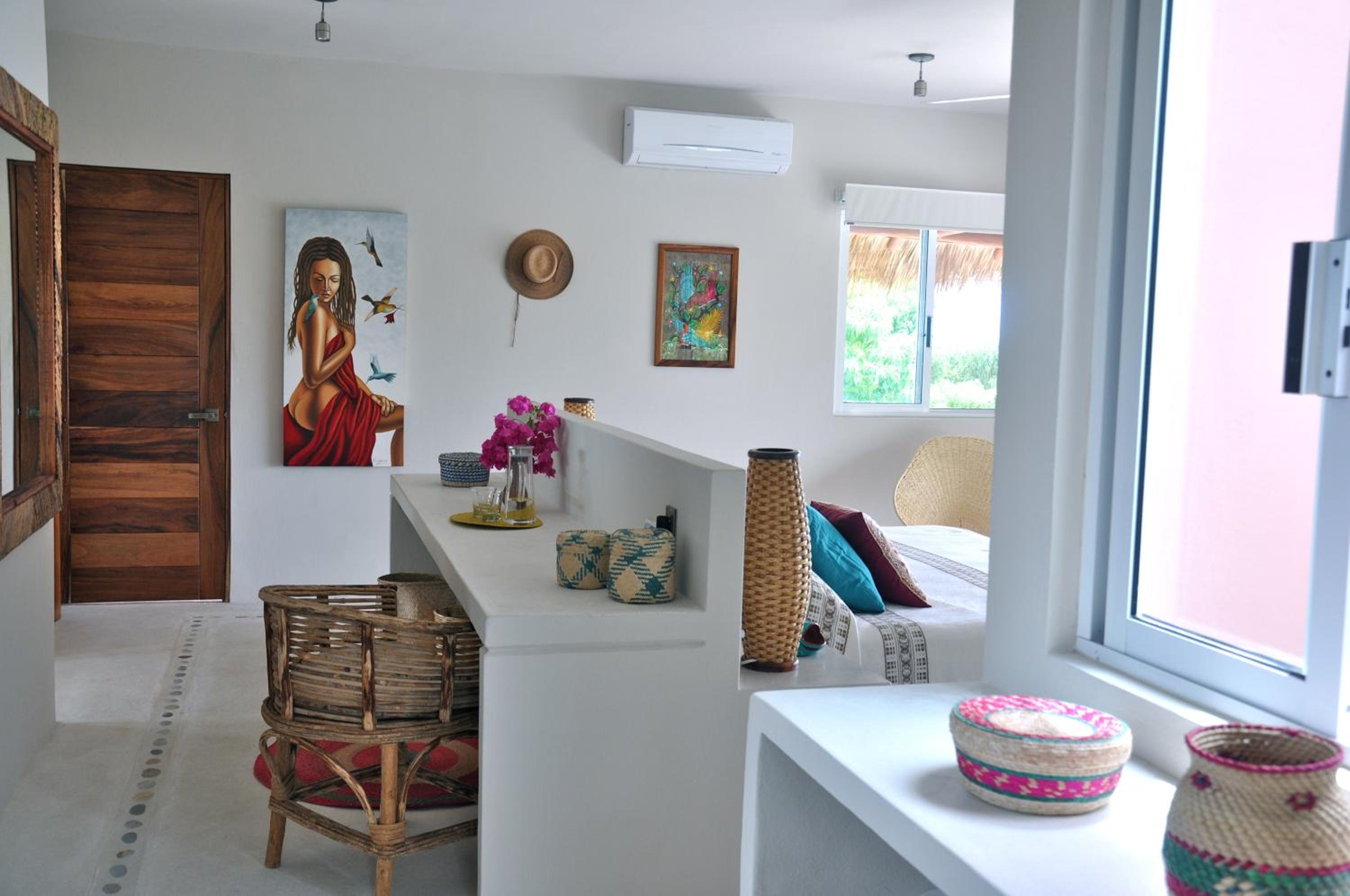 Deluxe Suite with Sea View - Photo 8