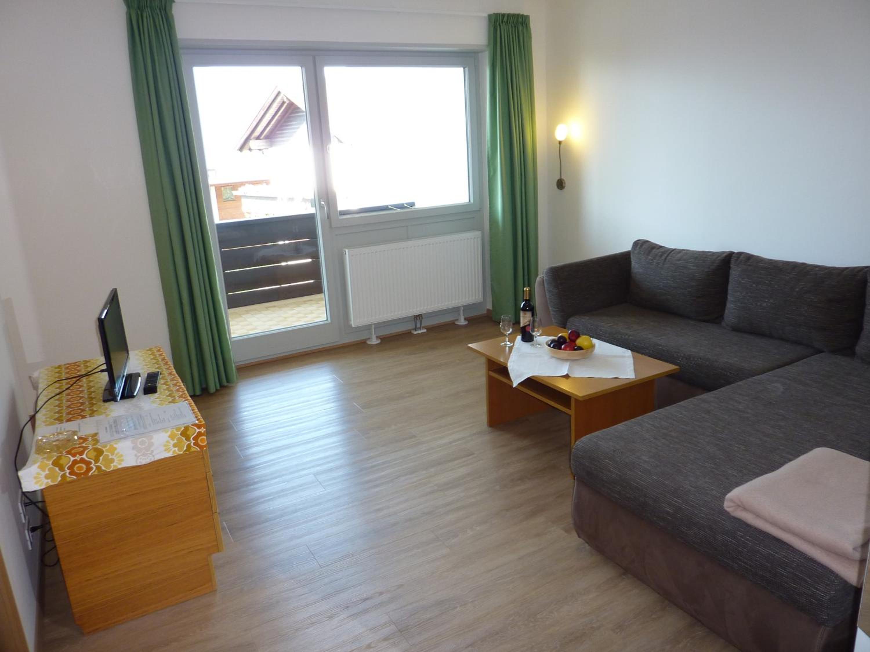 One-Bedroom Apartment photo 1