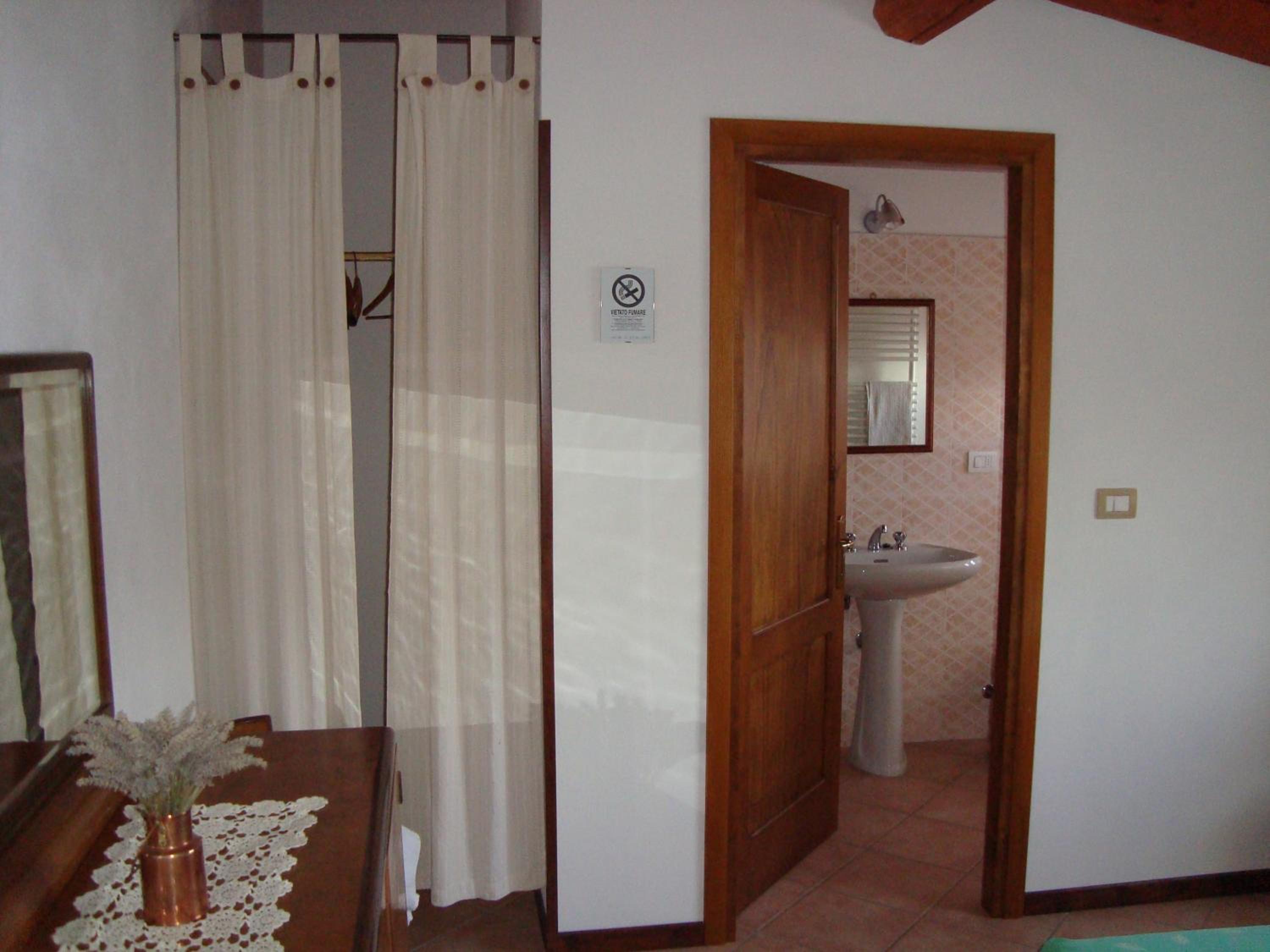 Double Room with Private Bathroom - Photo 1