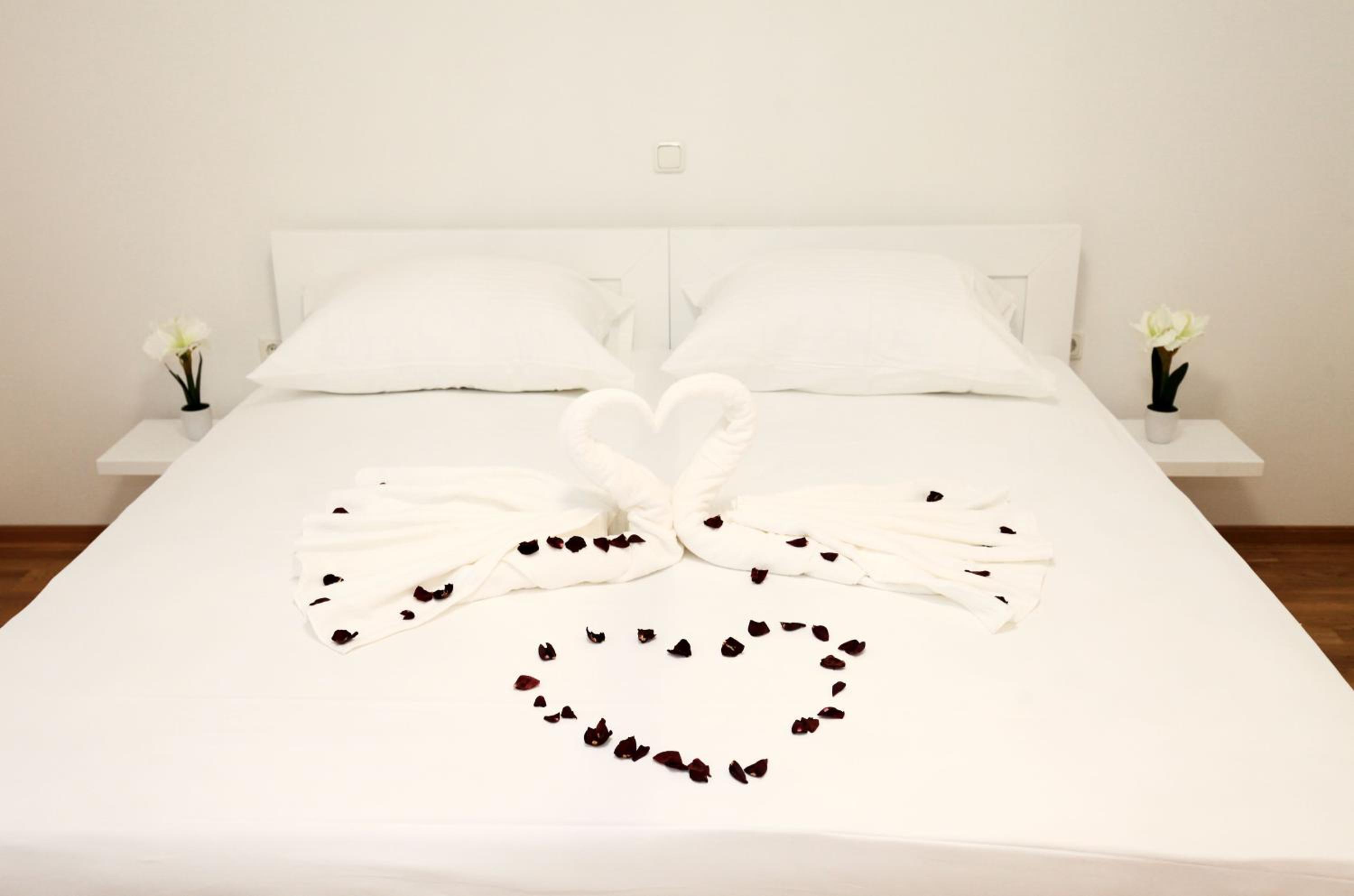 Deluxe Double or Twin Room with Balcony - Photo 8