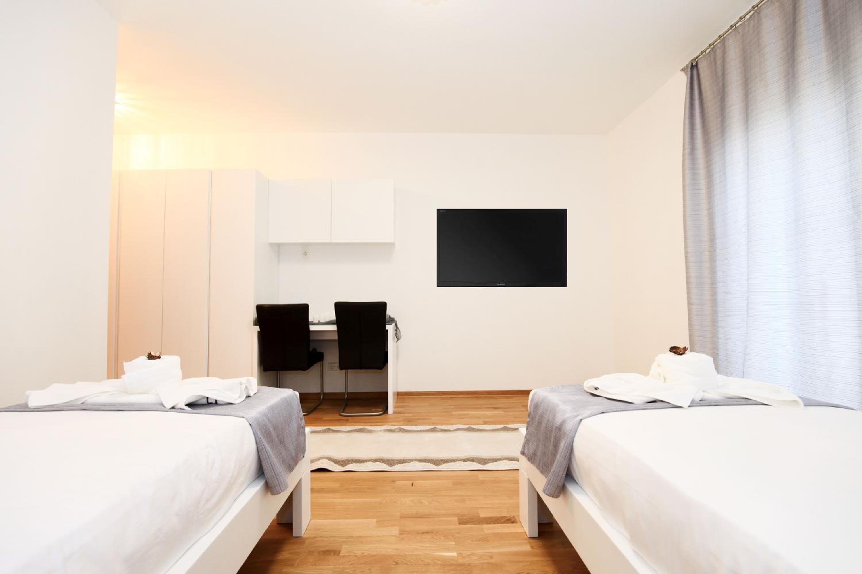 Deluxe Double or Twin Room with Balcony - Photo 16