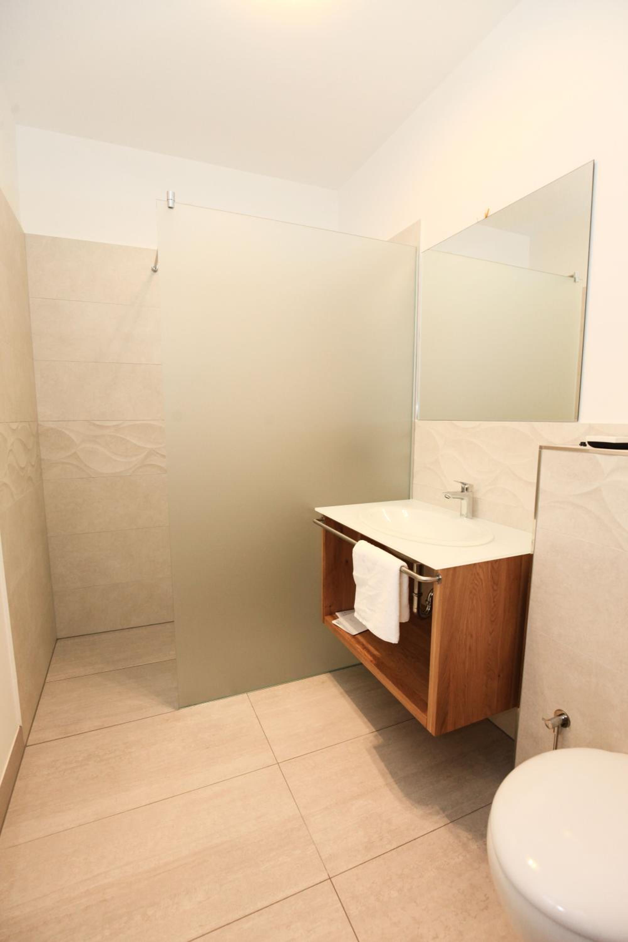 Deluxe Double or Twin Room with Balcony - Photo 19