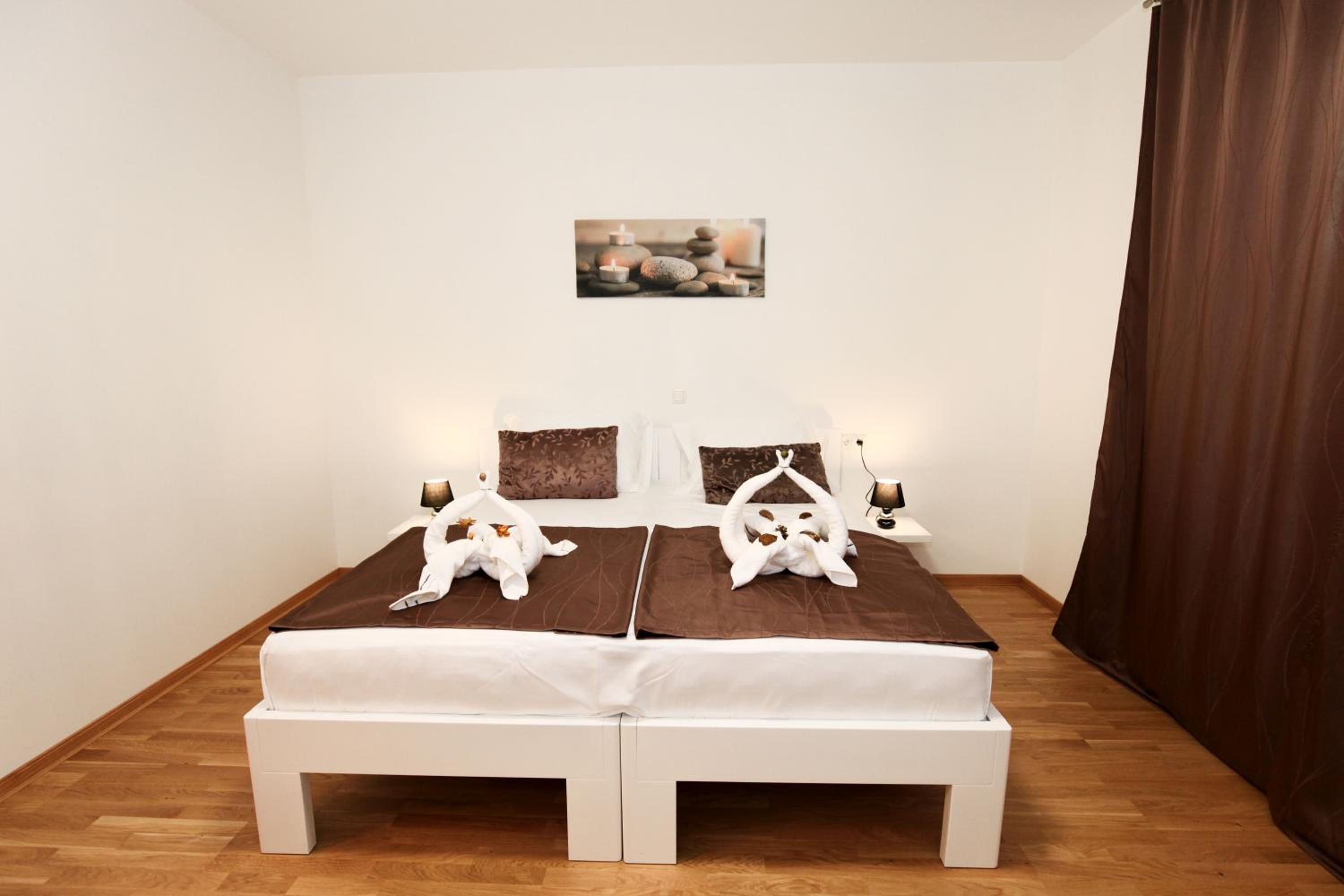 Deluxe Double or Twin Room with Balcony - Photo 23