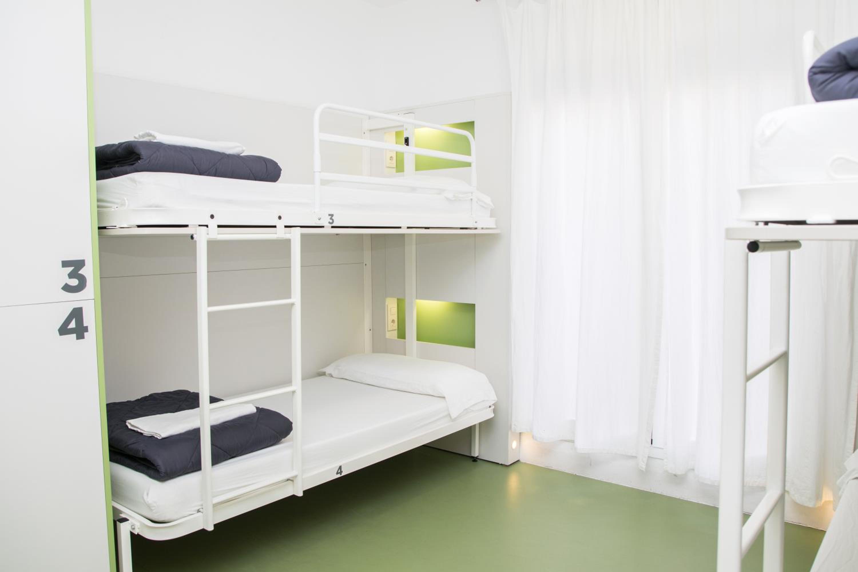 Cama en habitación compartida para 8 personas