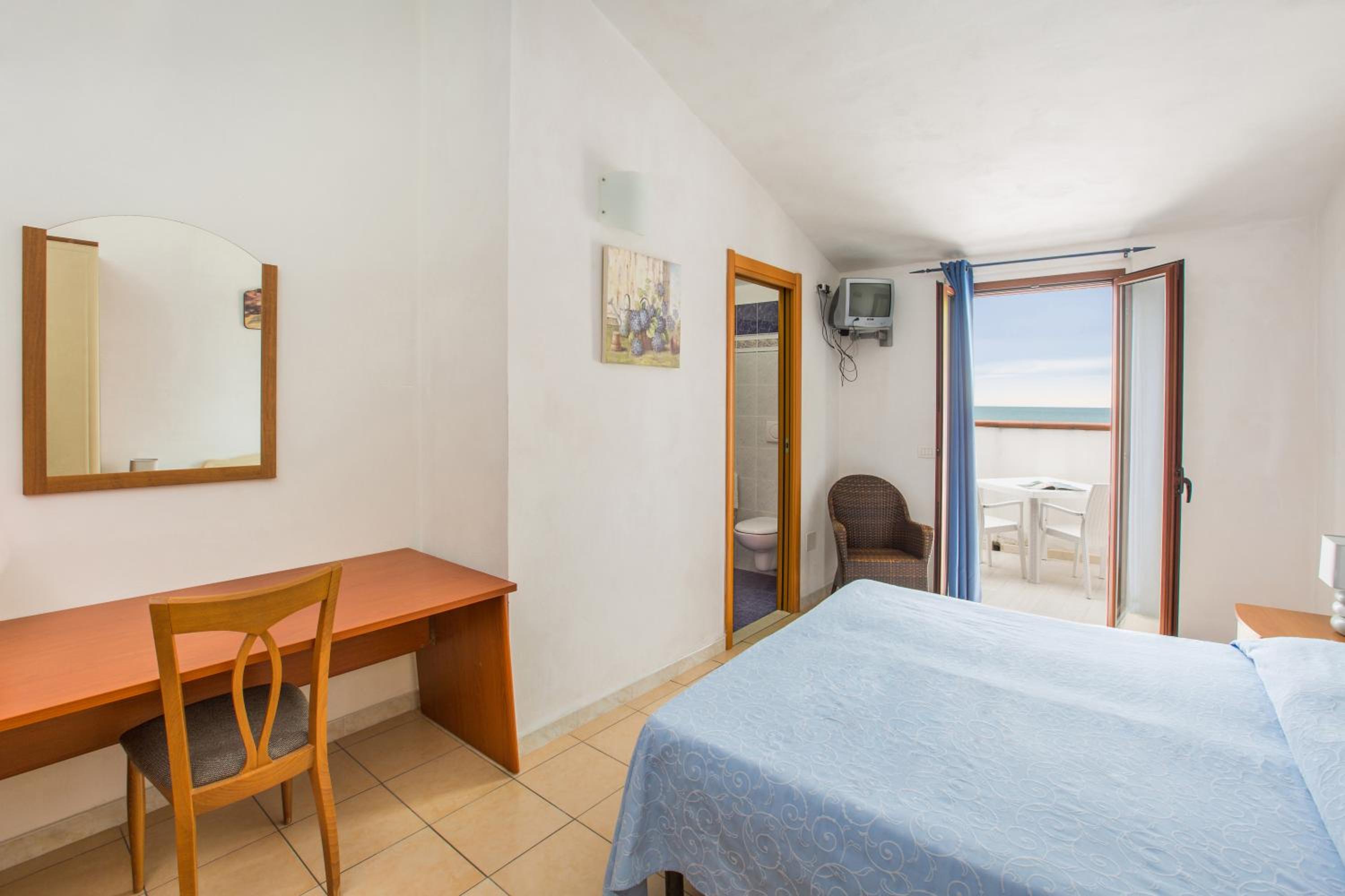 Double Room with Balcony and Sea View