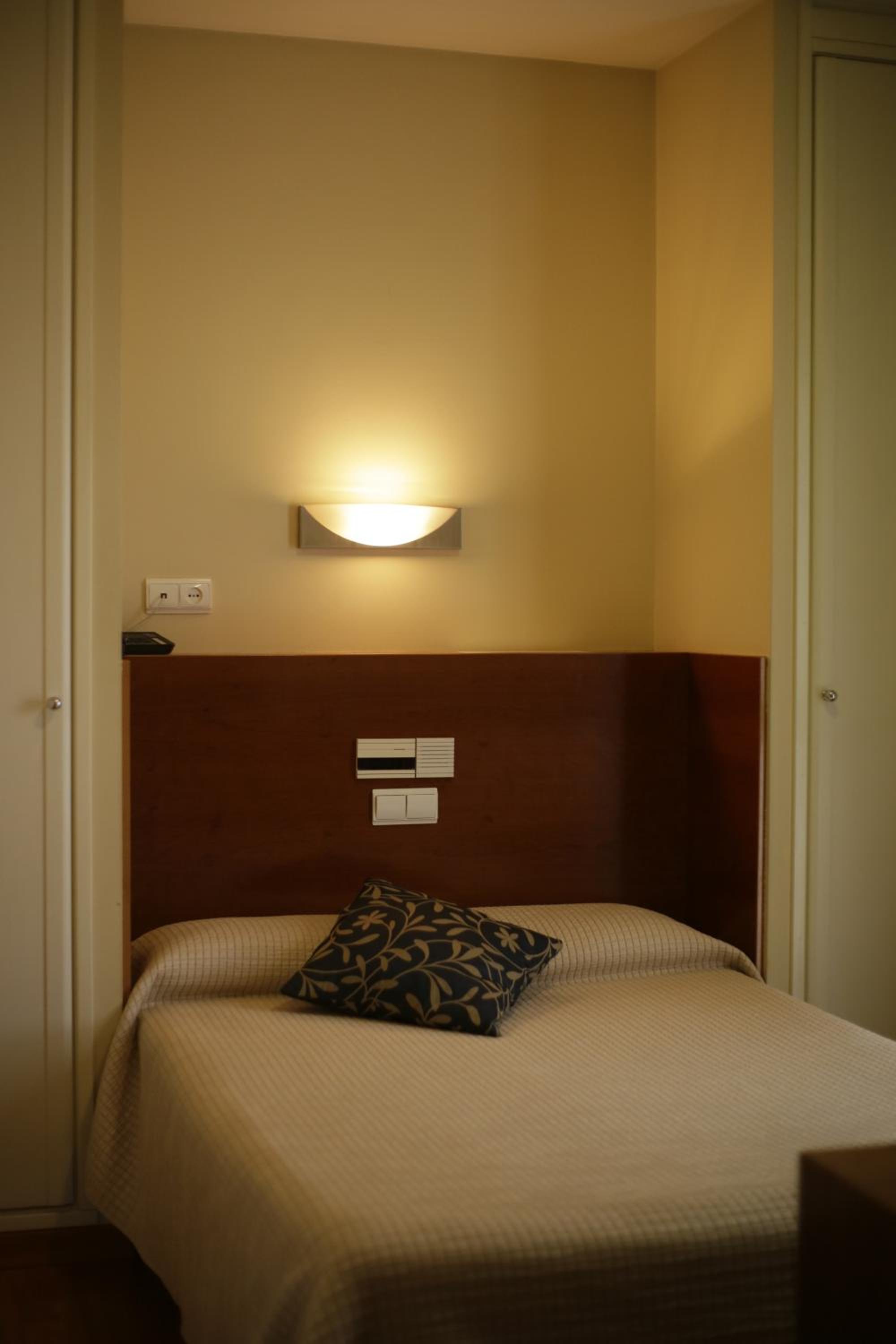 Single Room photo 3